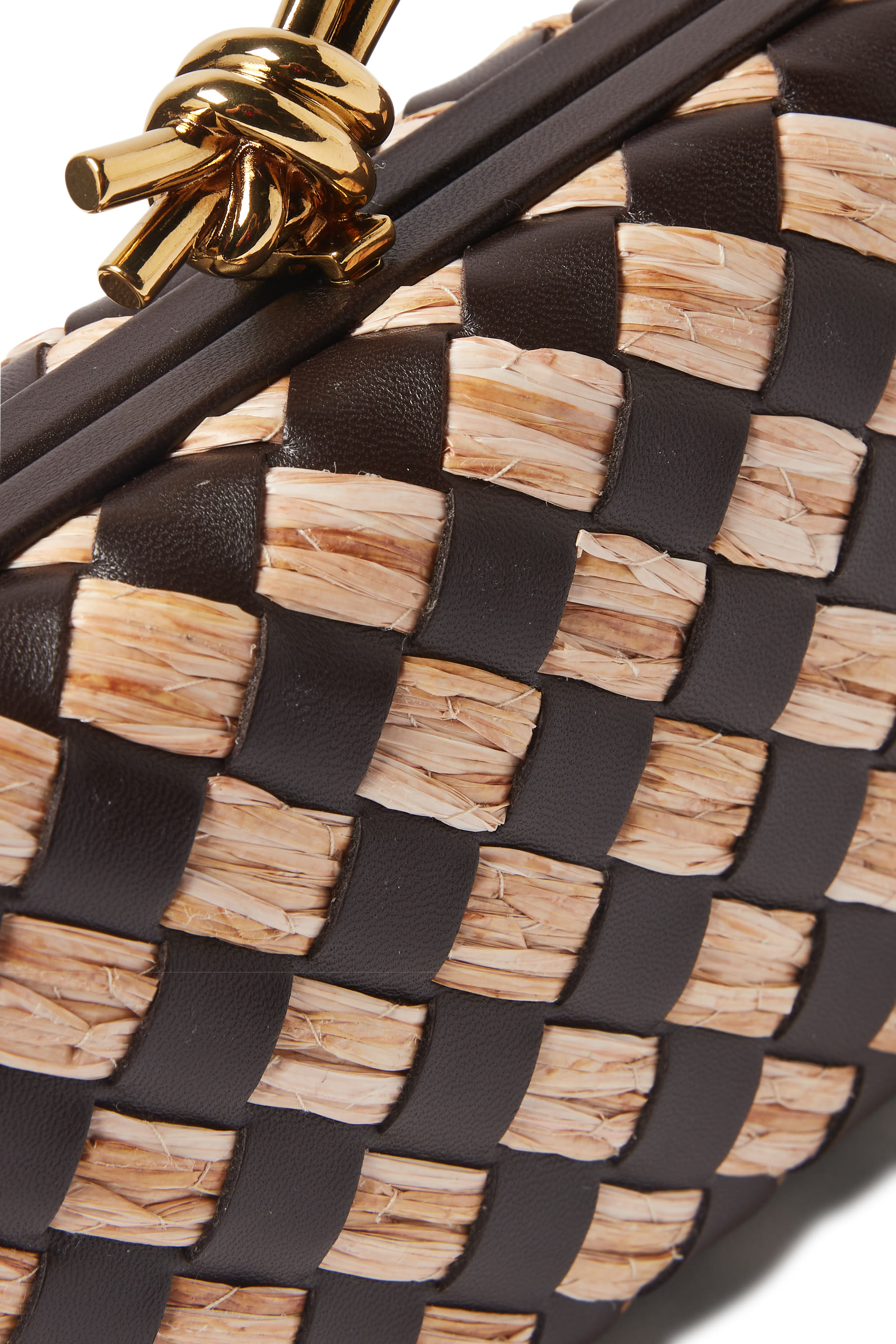 كلاتش بعقدة