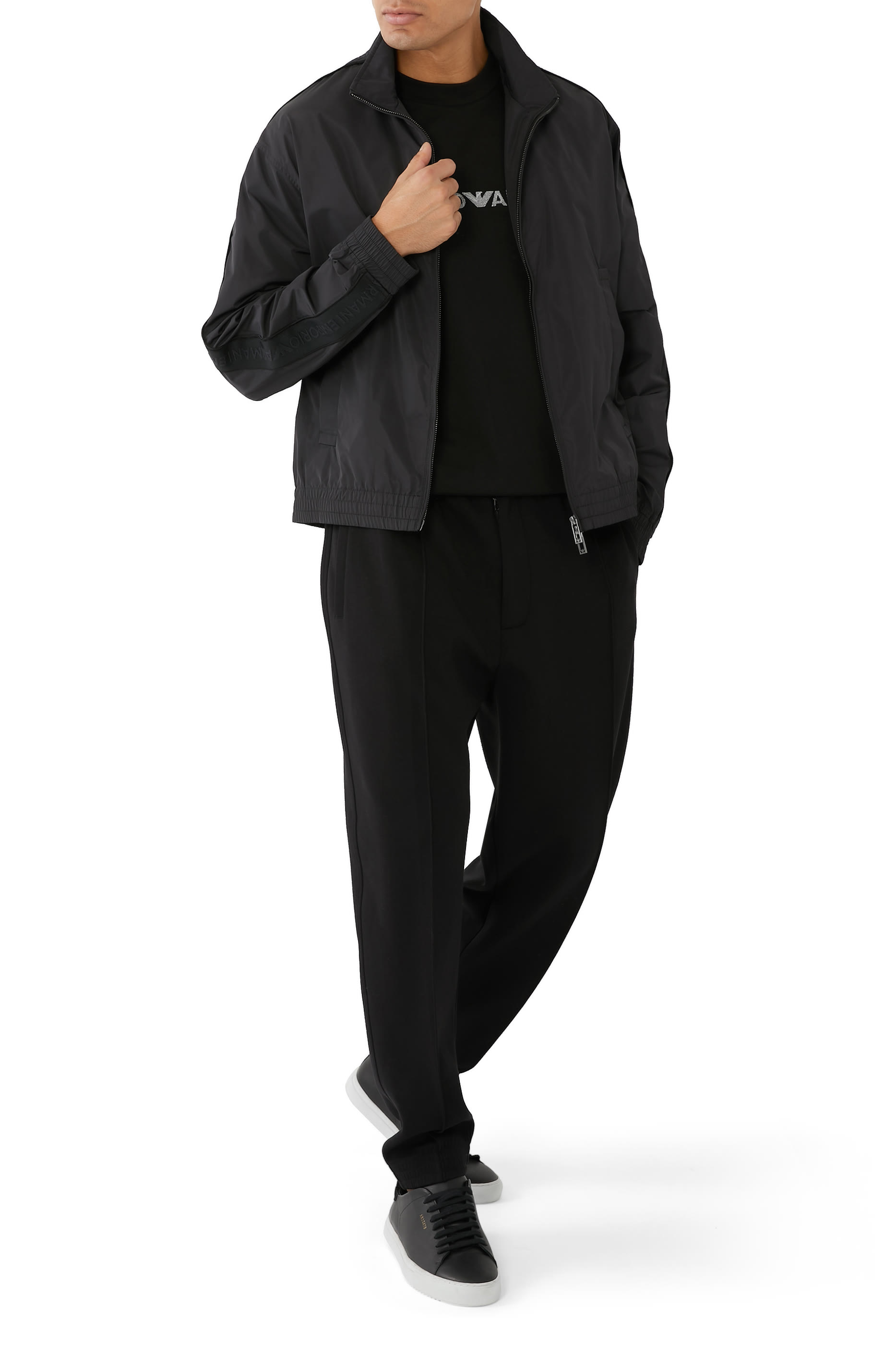 جاكيت نايلون بسحاب