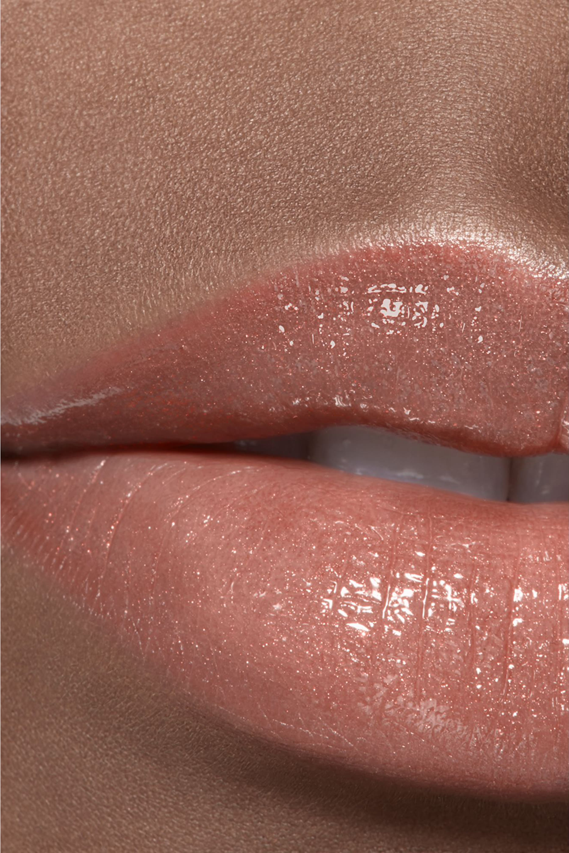 مرطب شفاه ملون Chanel Rouge Coco Baume Shine Hydrating Beautifying