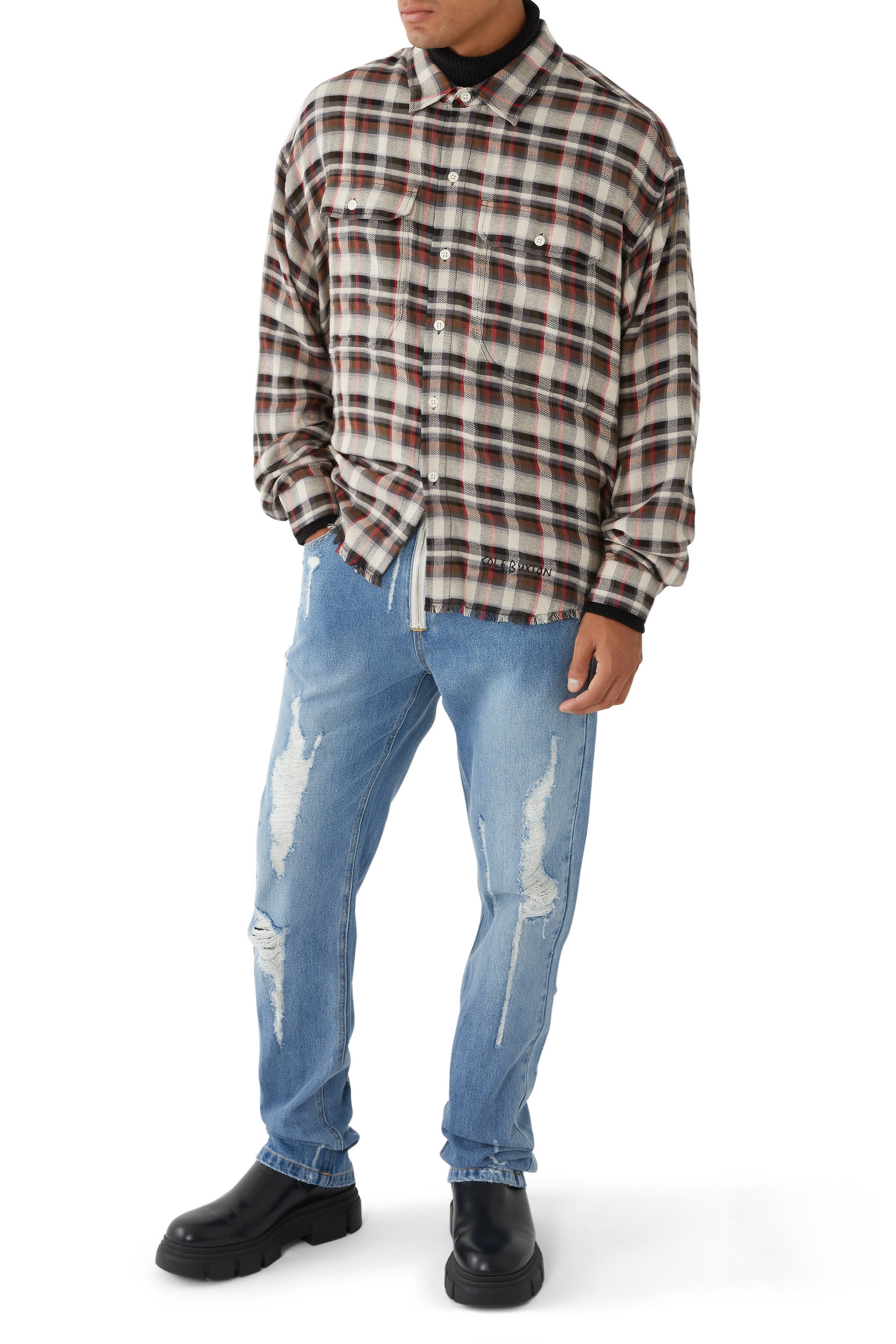 بنطال جينز دنيم بتفاصيل ممزقة