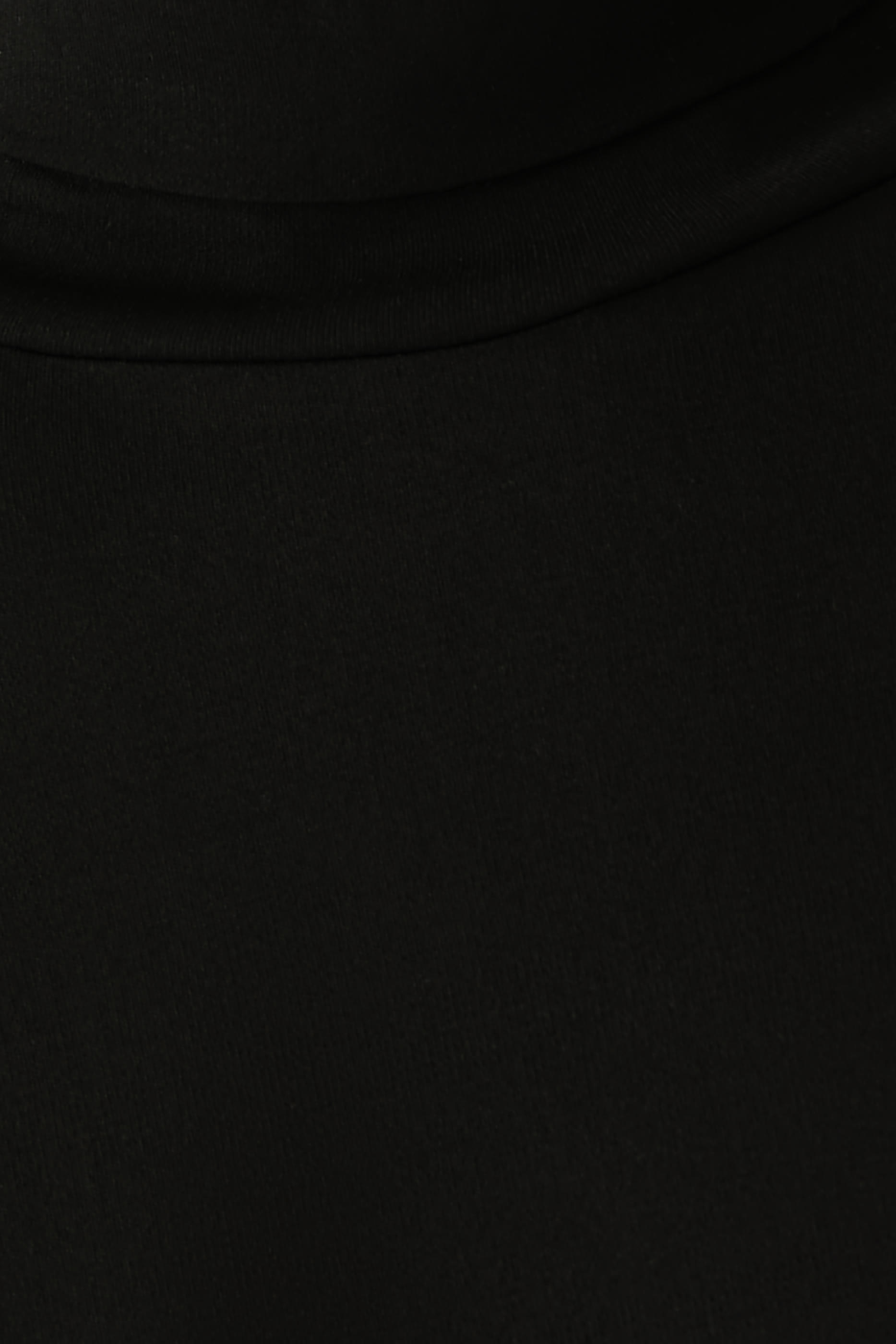 بلوزة بياقة عالية حرير جيرسيه مطاطي