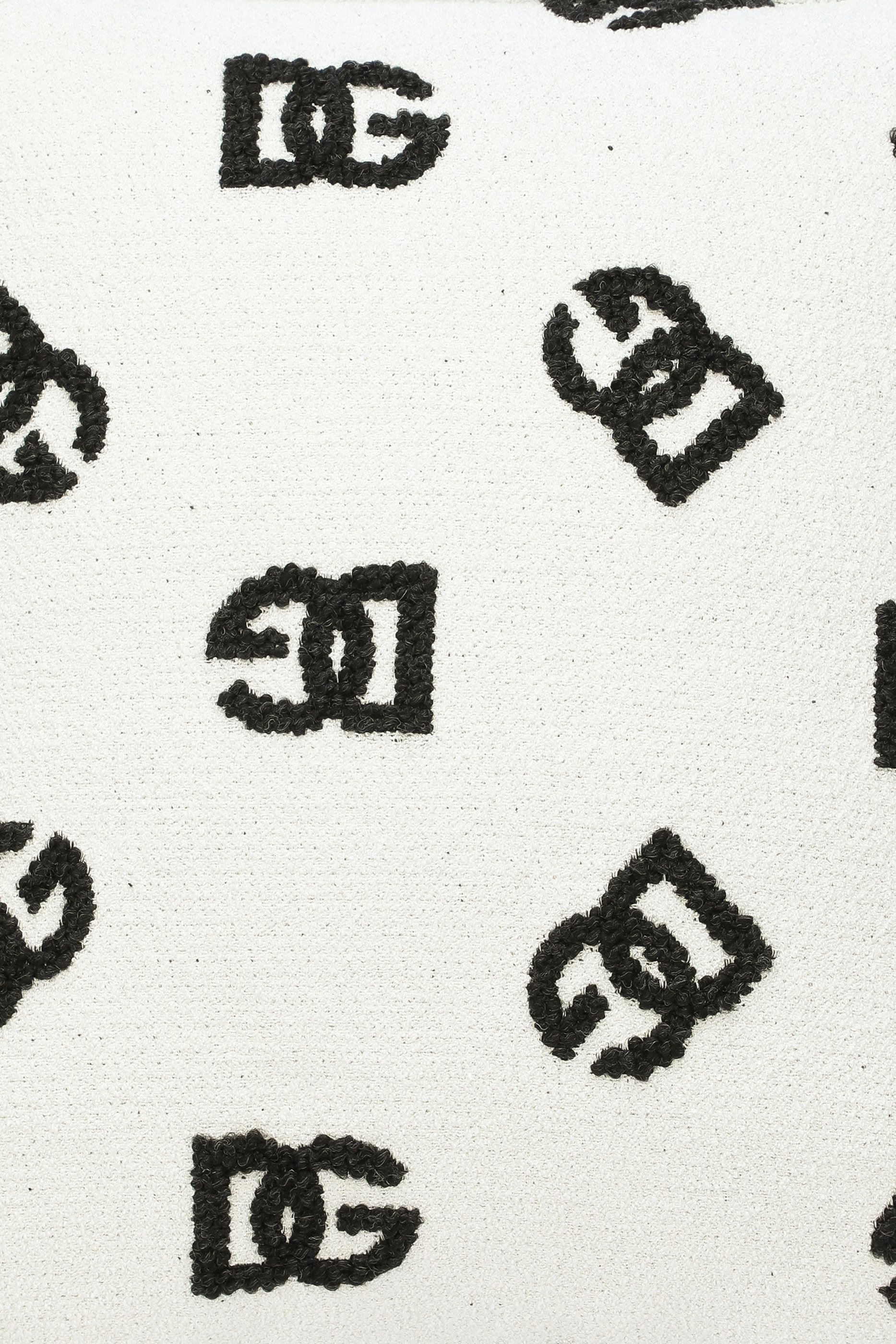 وسادة بتفاصيل جاكار