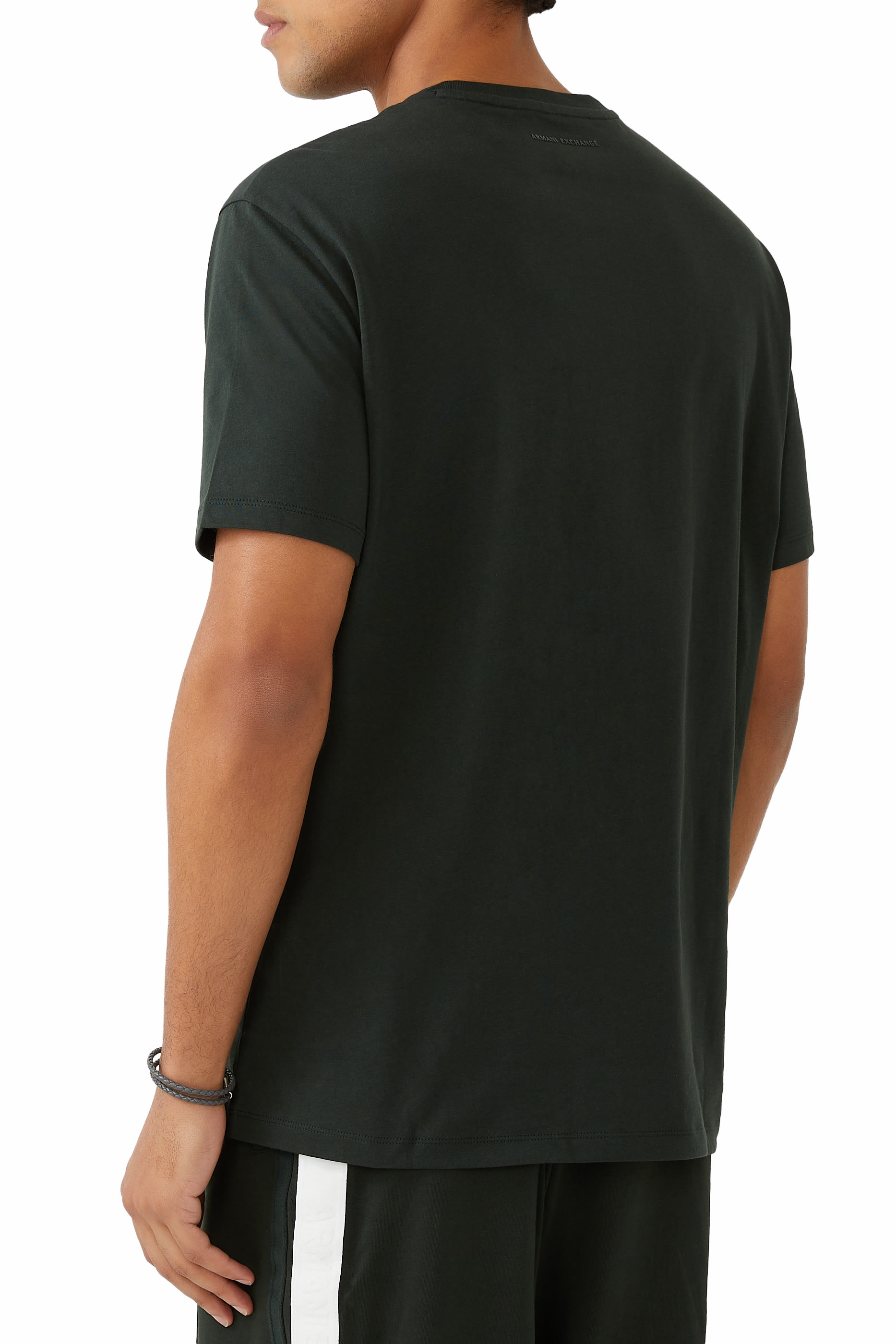 تيشيرت بطبعة شعار الماركة بنقشة مثلثات