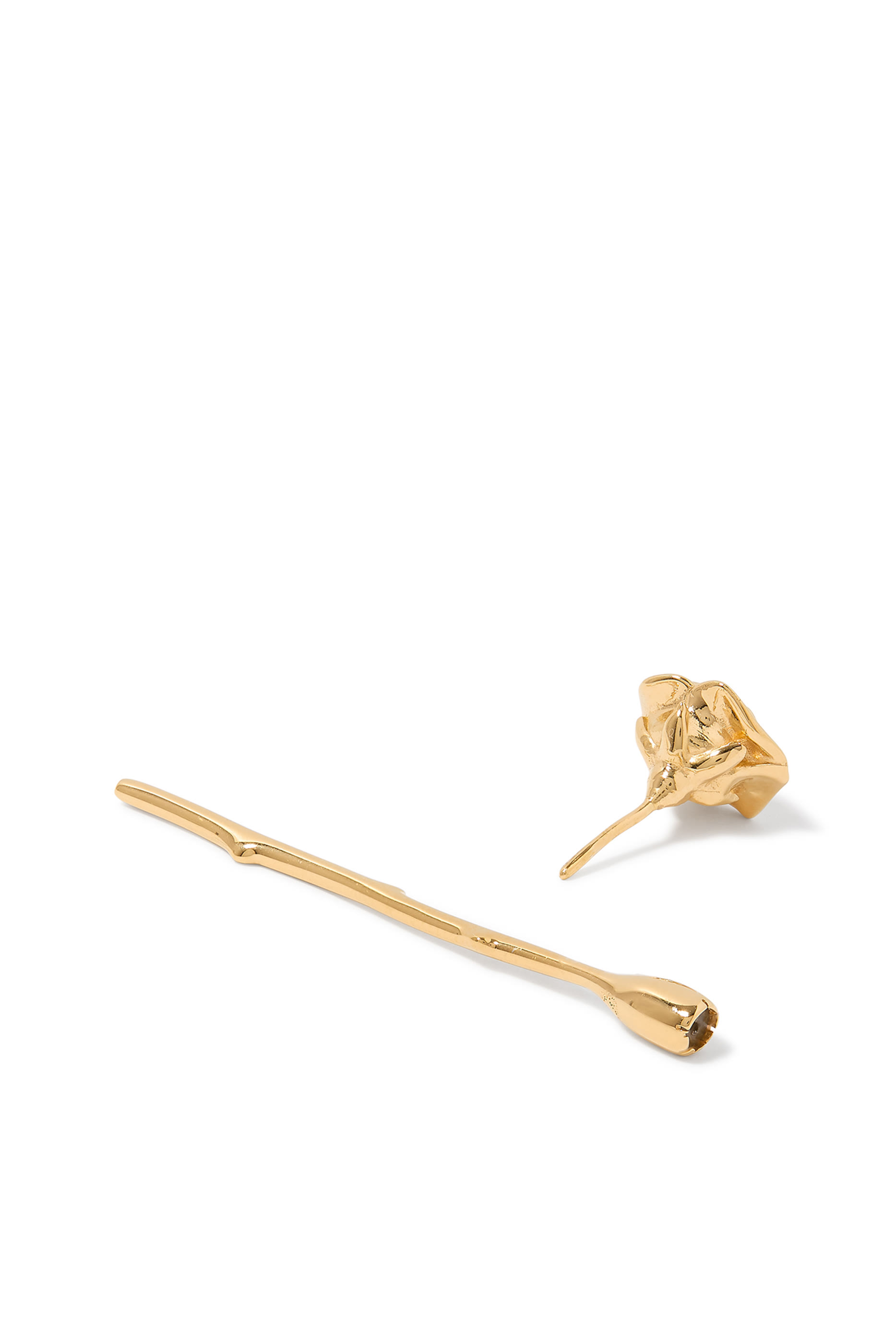 أقراط بتصميم وردة