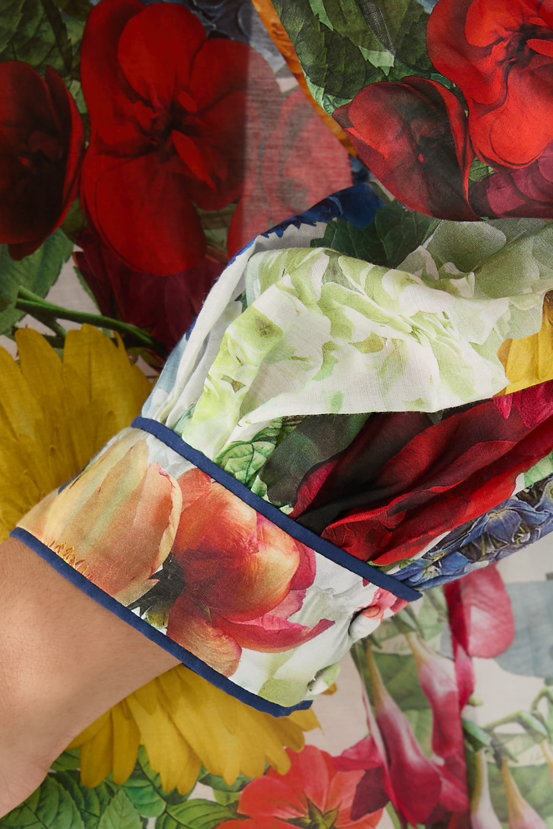 بلوزة روان بأزرار