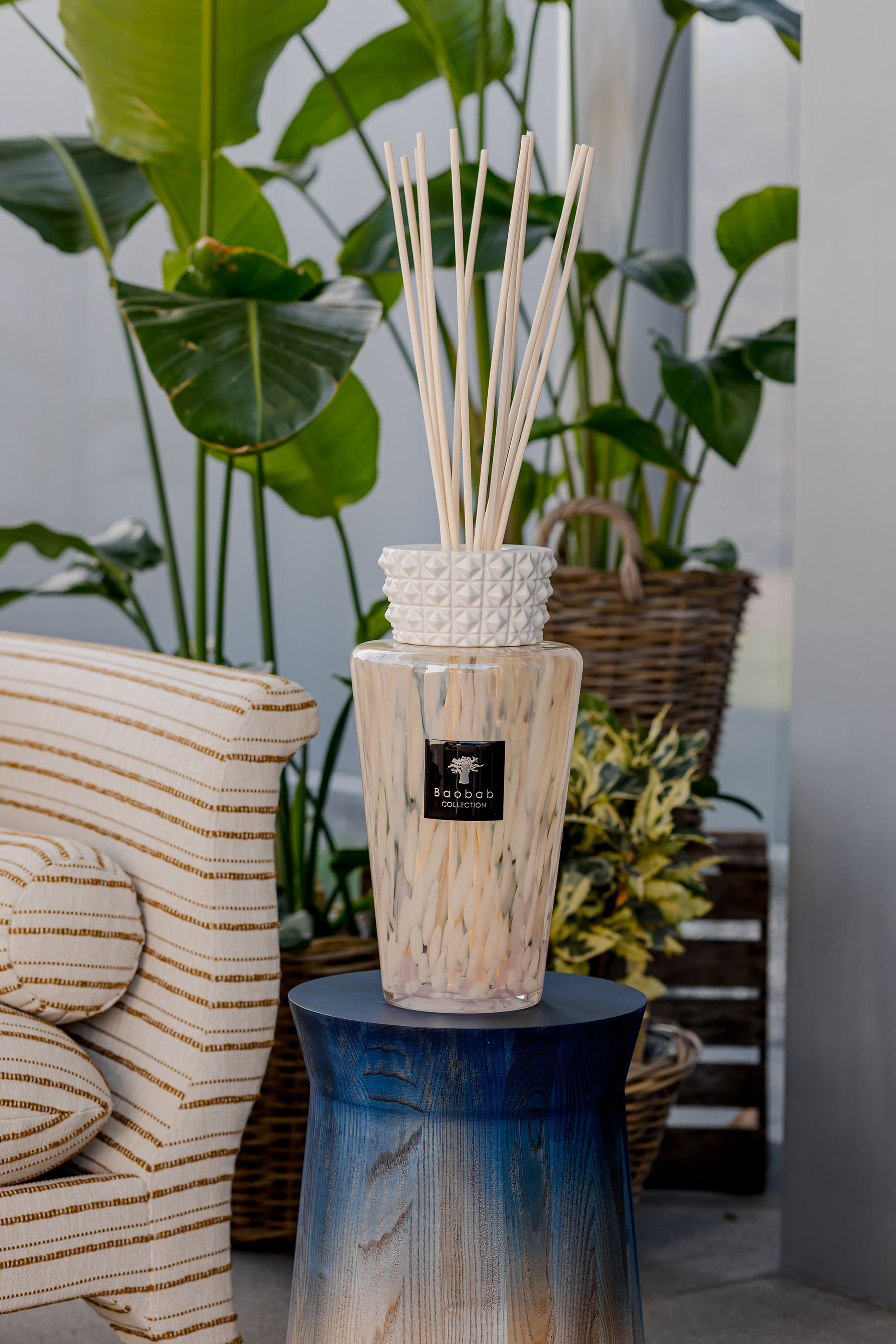 موزع عطر فاخر توتيم وايت بيرلز