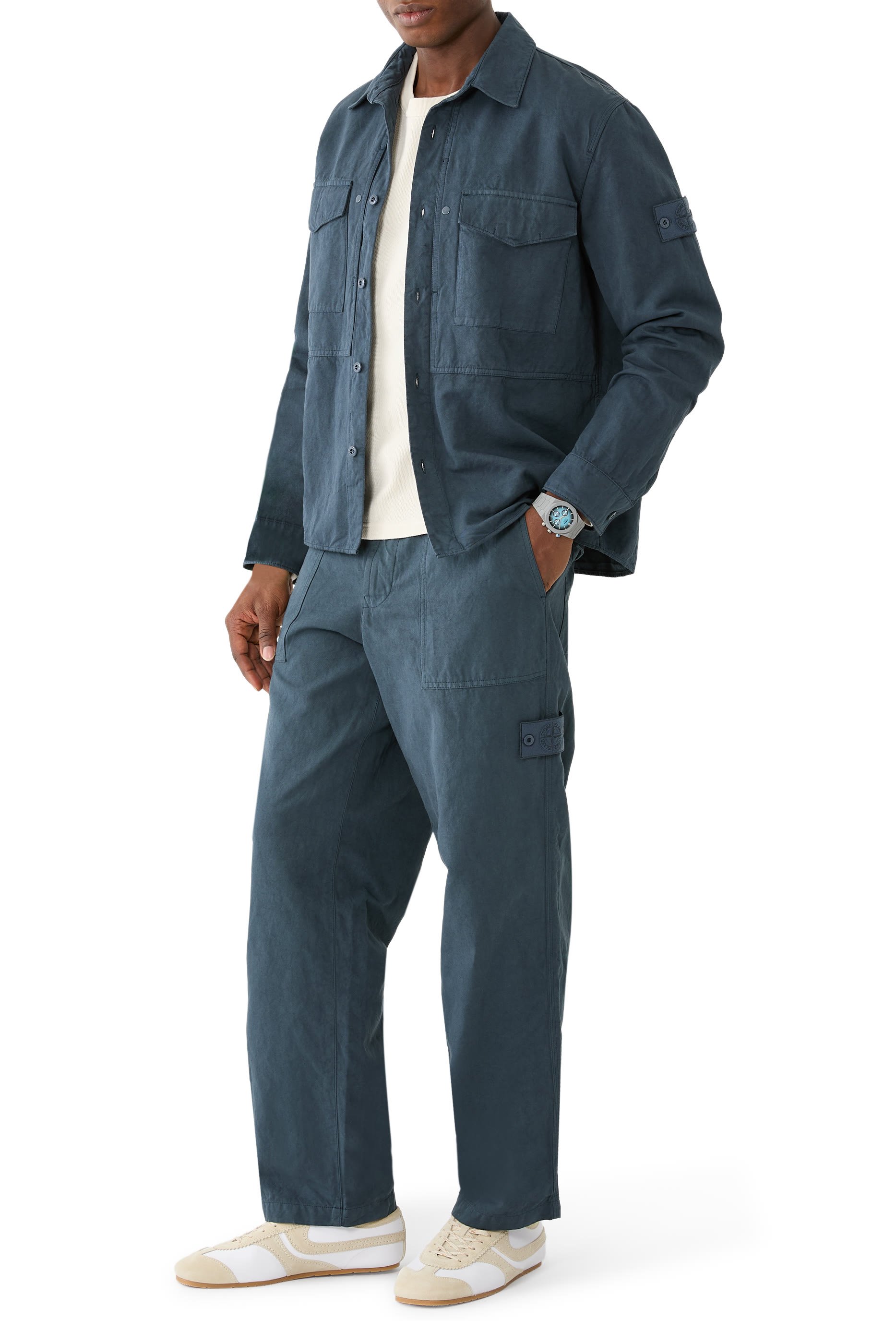 قميص بنمط جاكيت بأزرار وشعار الماركة