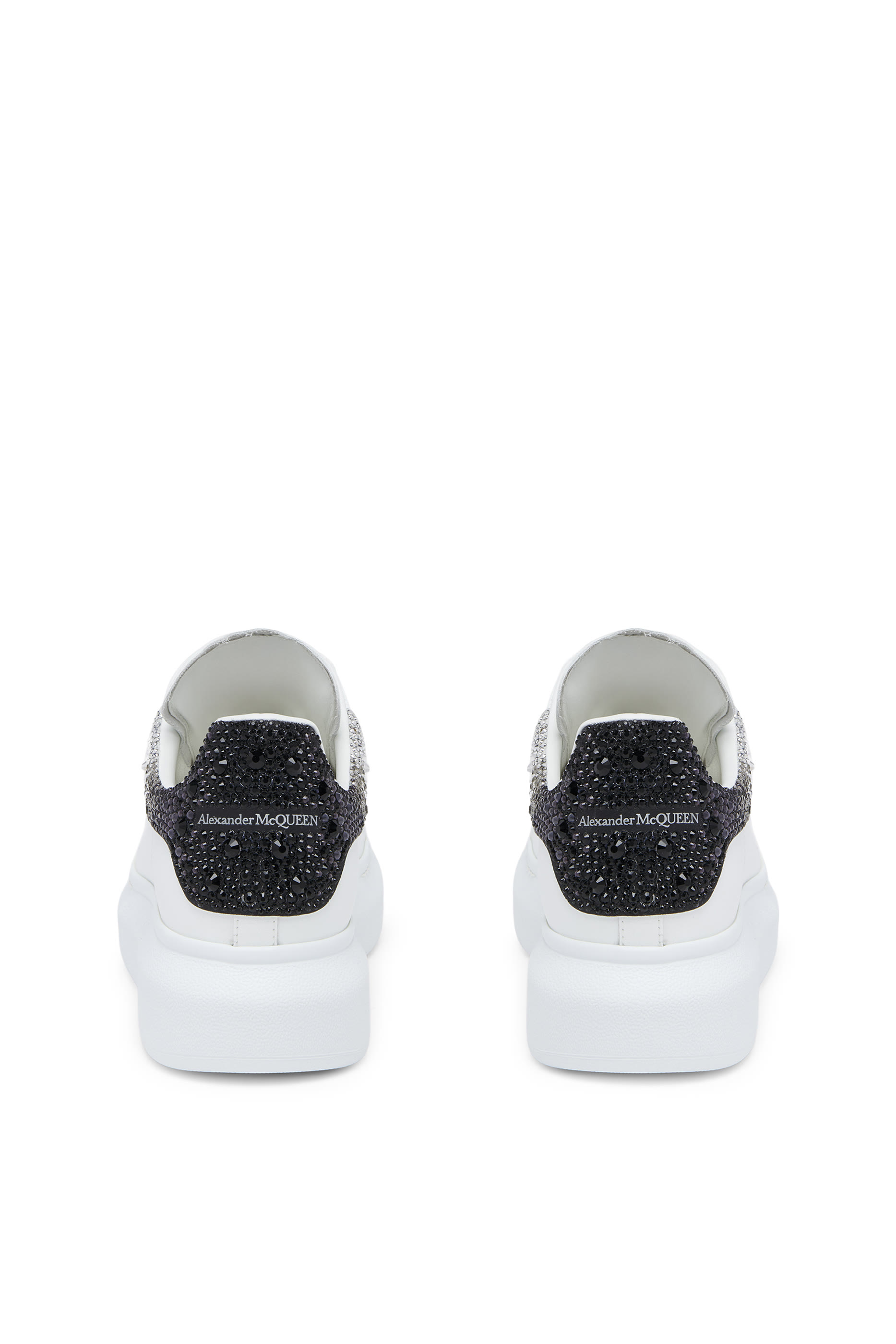 سنيكرز بنعل عريض