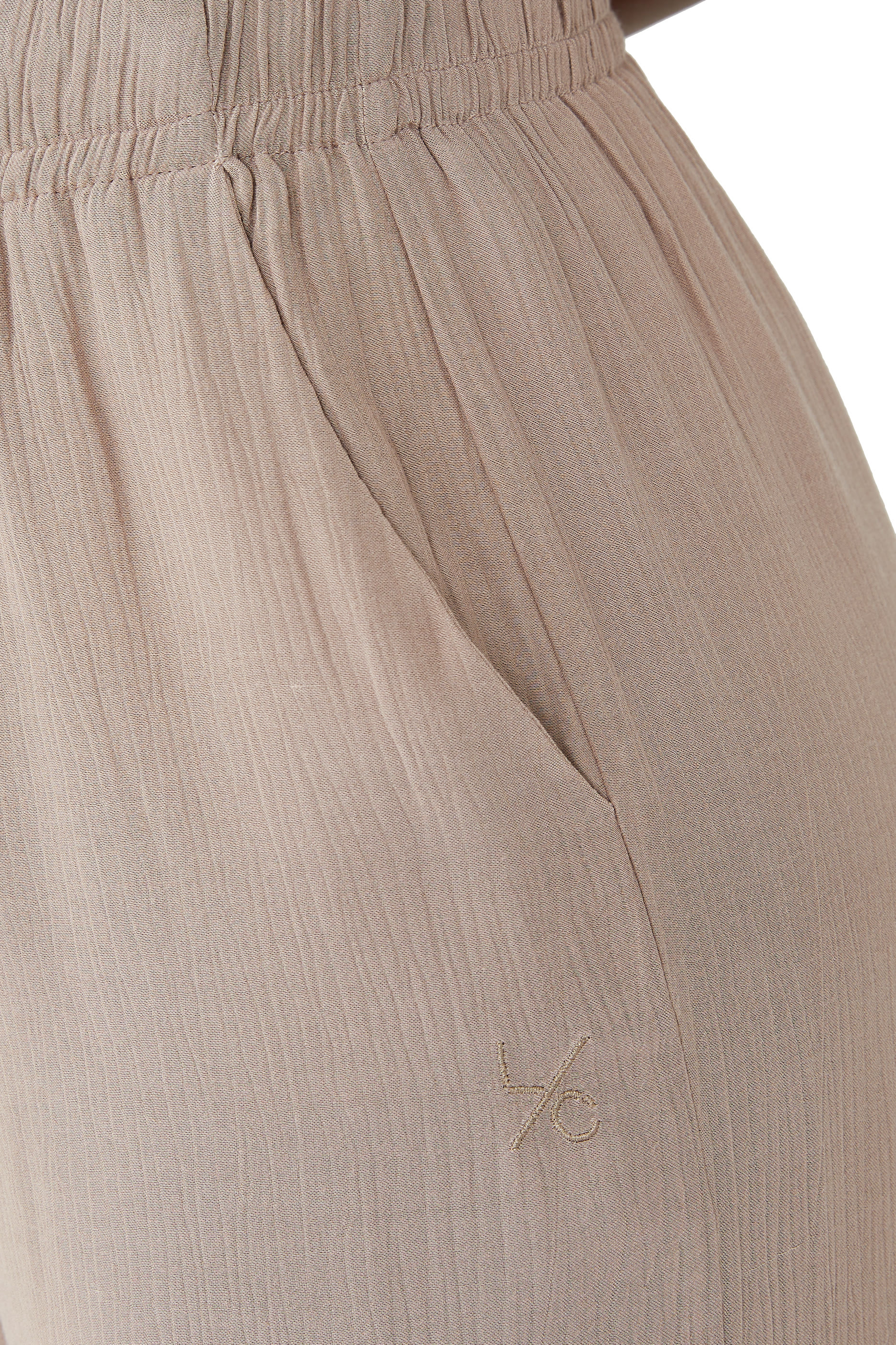 بنطال إمبادي بقصة ساق واسعة وطيات بليسيه