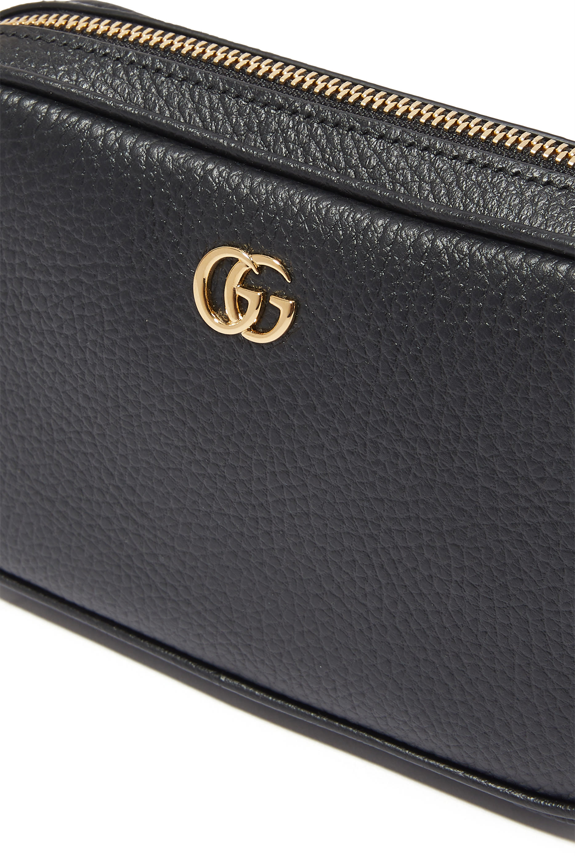 حقيبة صغيرة بحرفي شعار الماركة