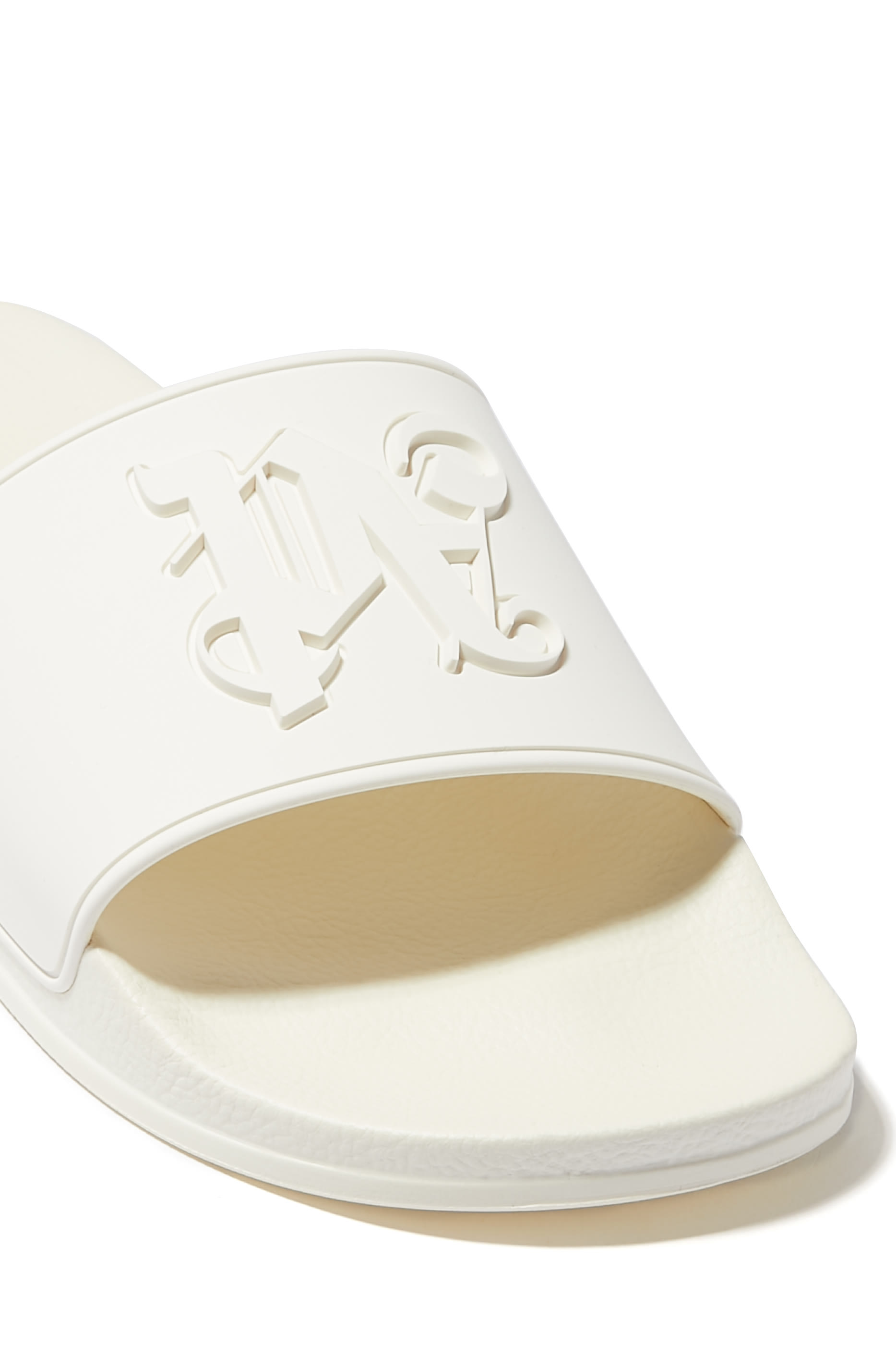 حذاء مفتوح بشعار الماركة