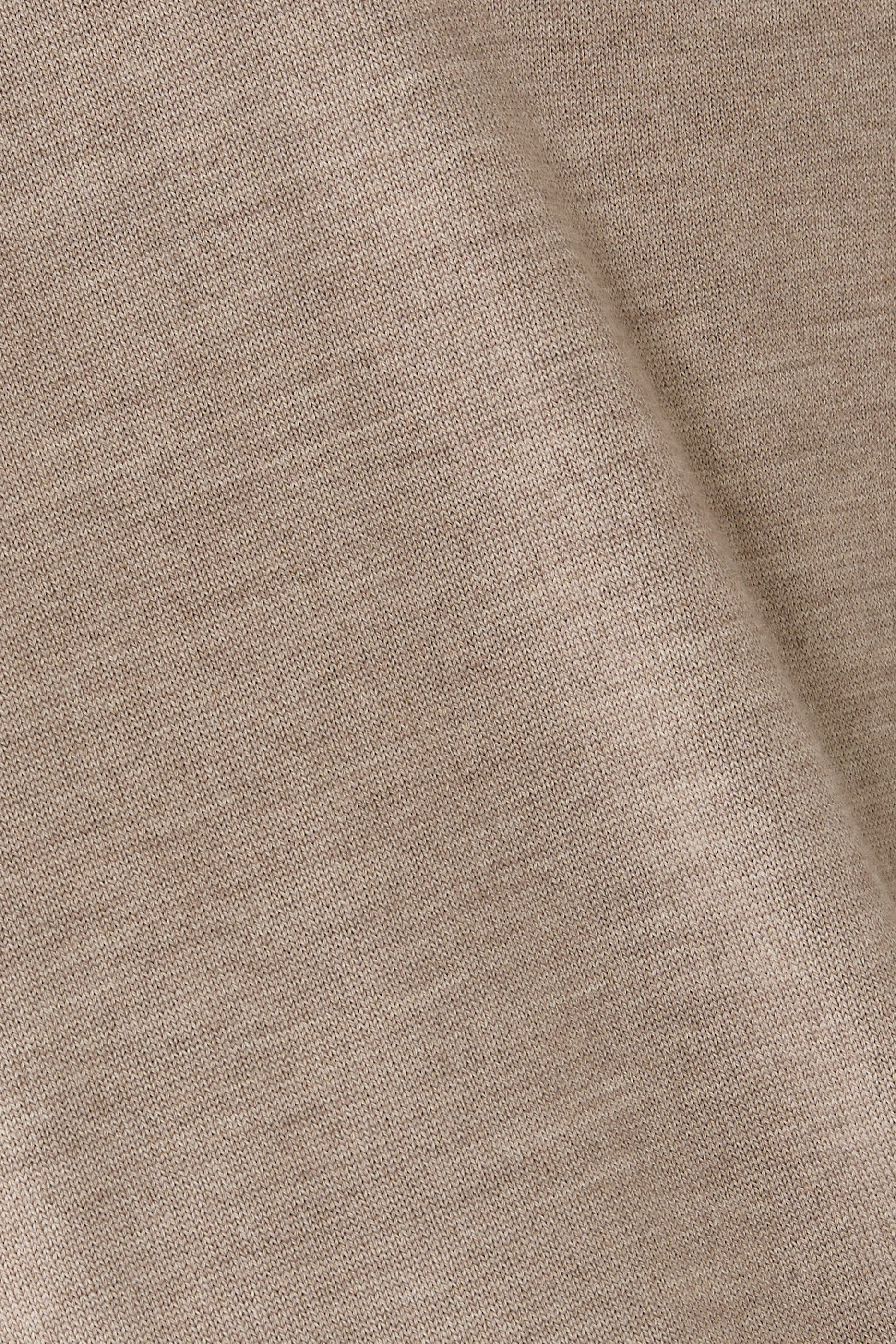 سترة بياقة ضيقة بشعار الماركة