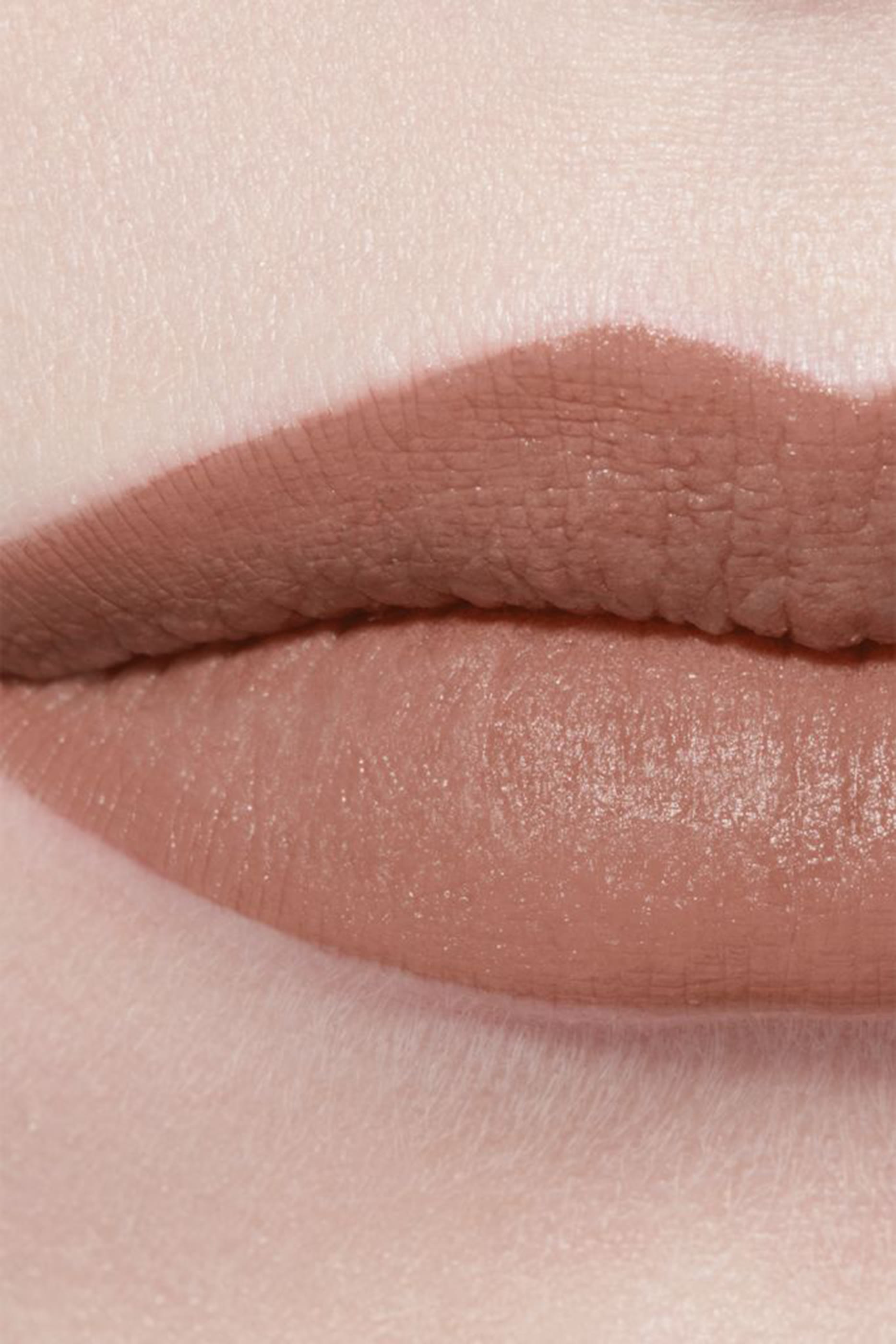 أحمر شفاه روج ألور فيلفيت لومينس غير لامع