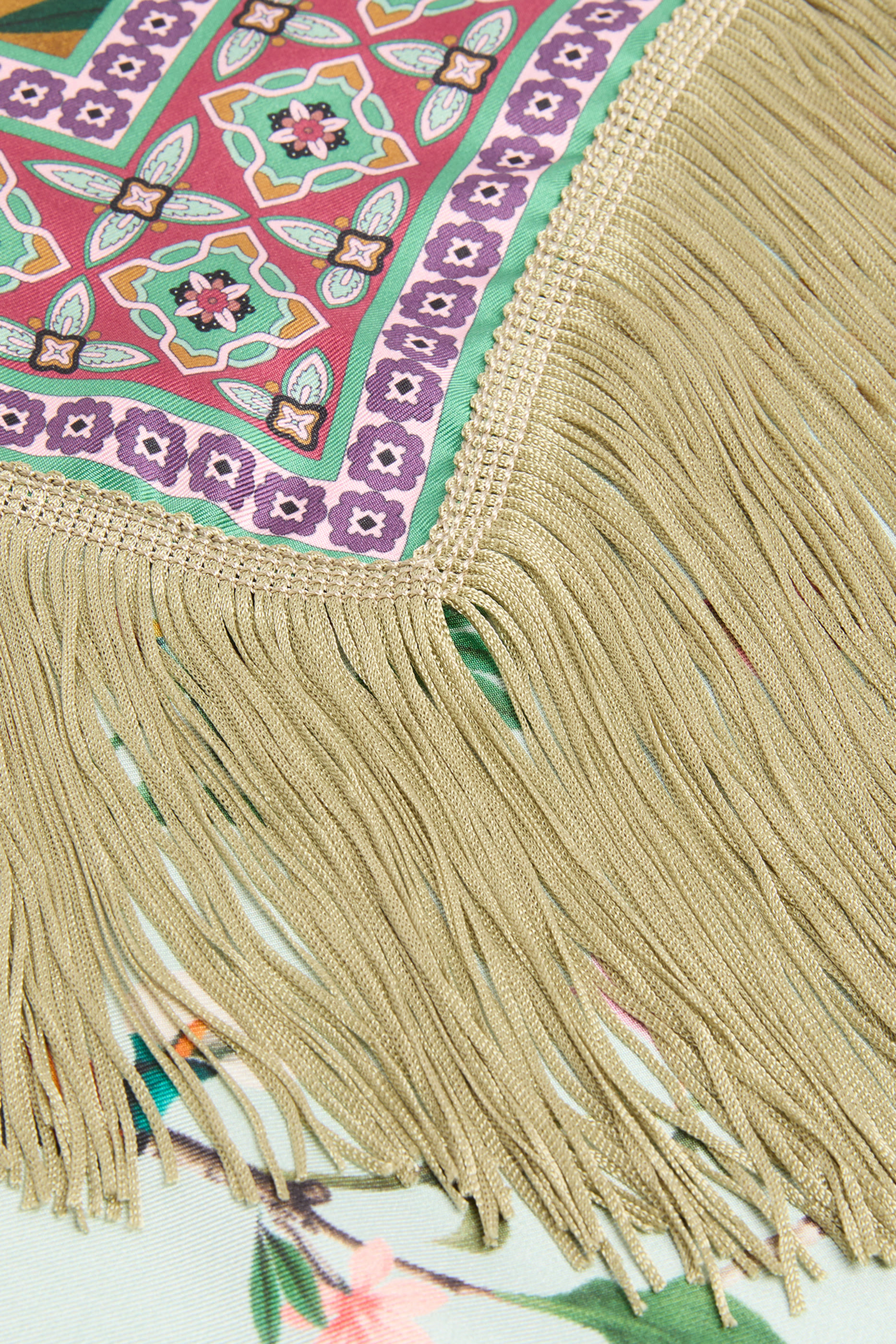 وشاح بتصميم وجهين بشرابات