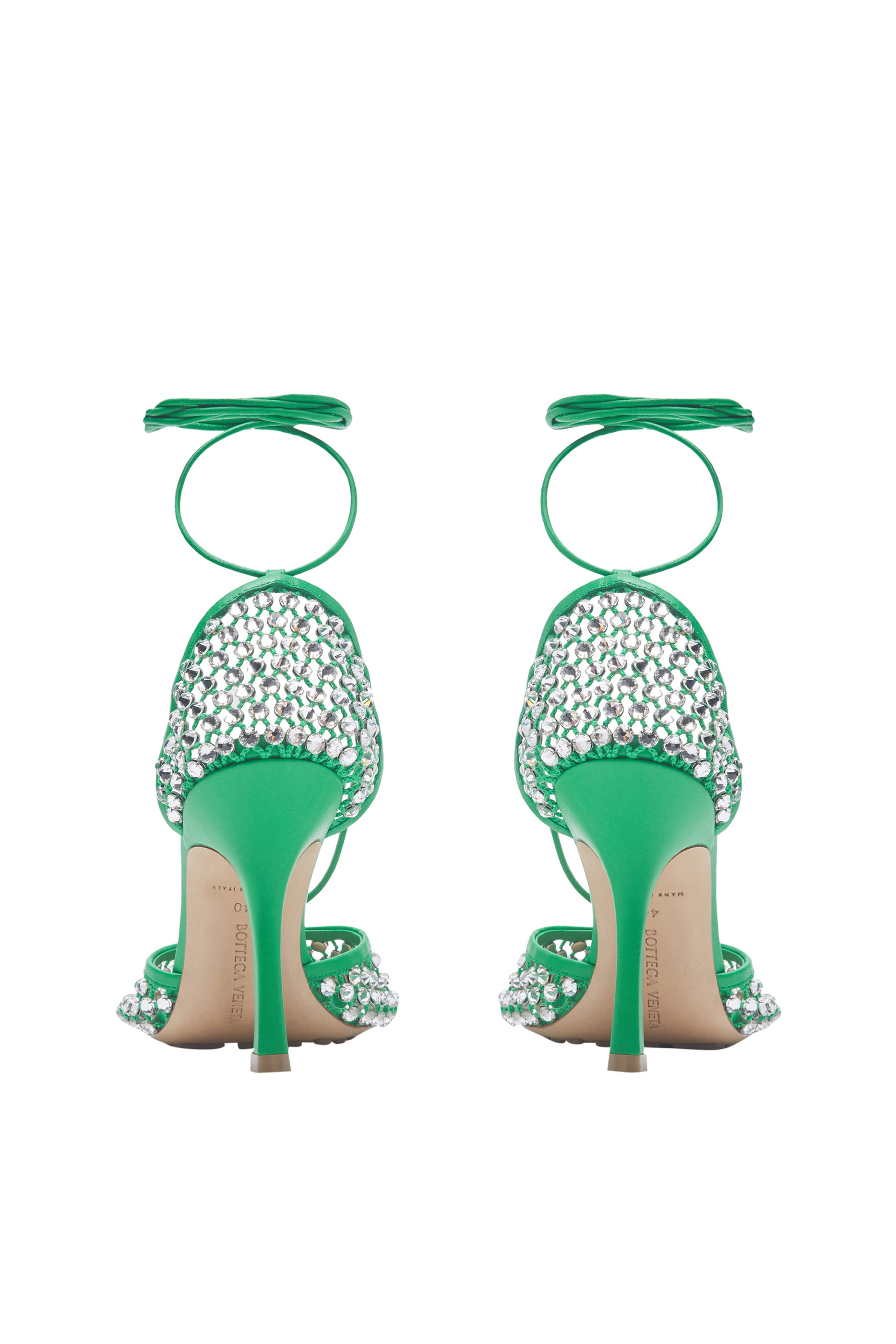 صندل مطاطي بتفاصيل براقة