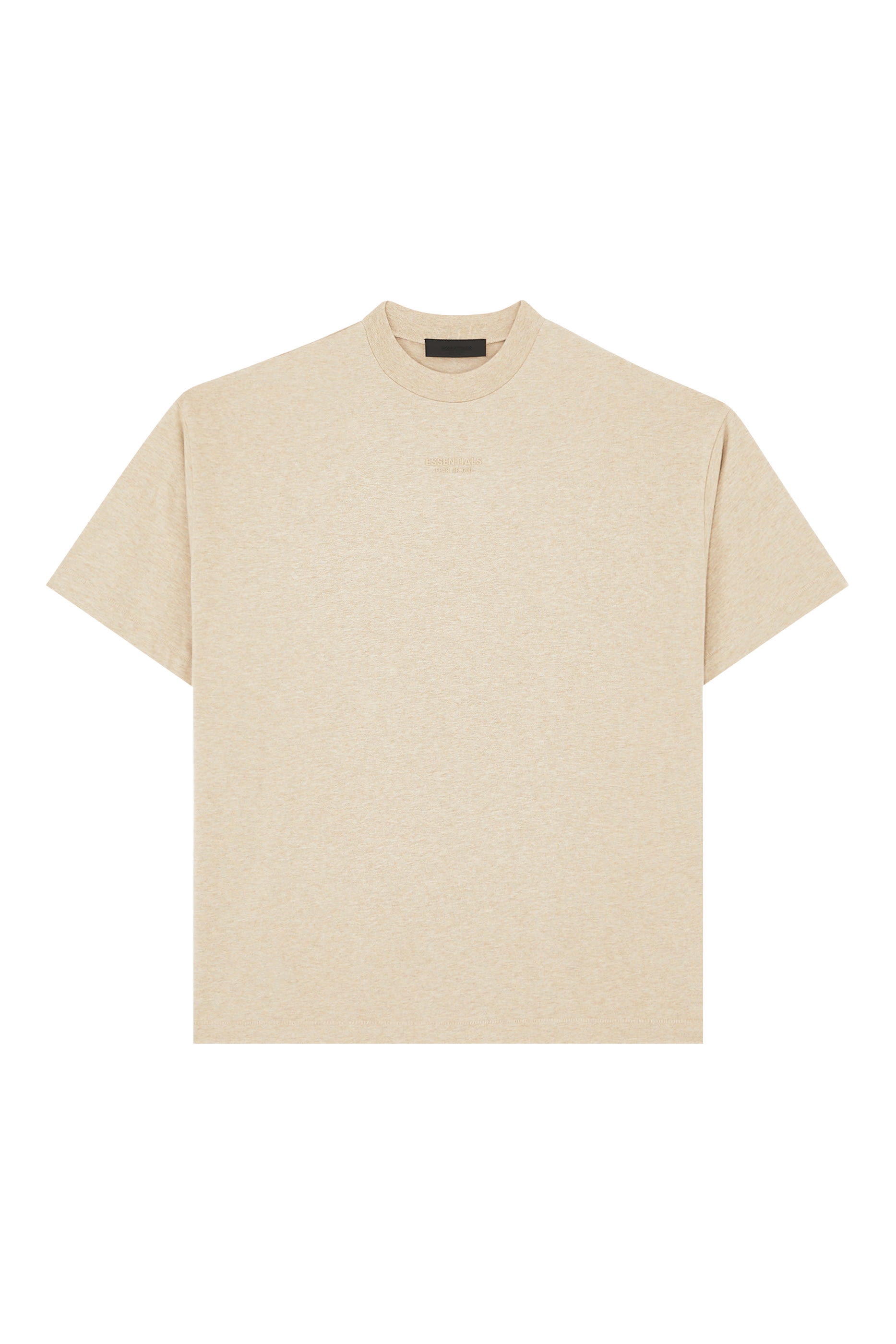 تيشيرت بياقة ضيقة وشعار الماركة