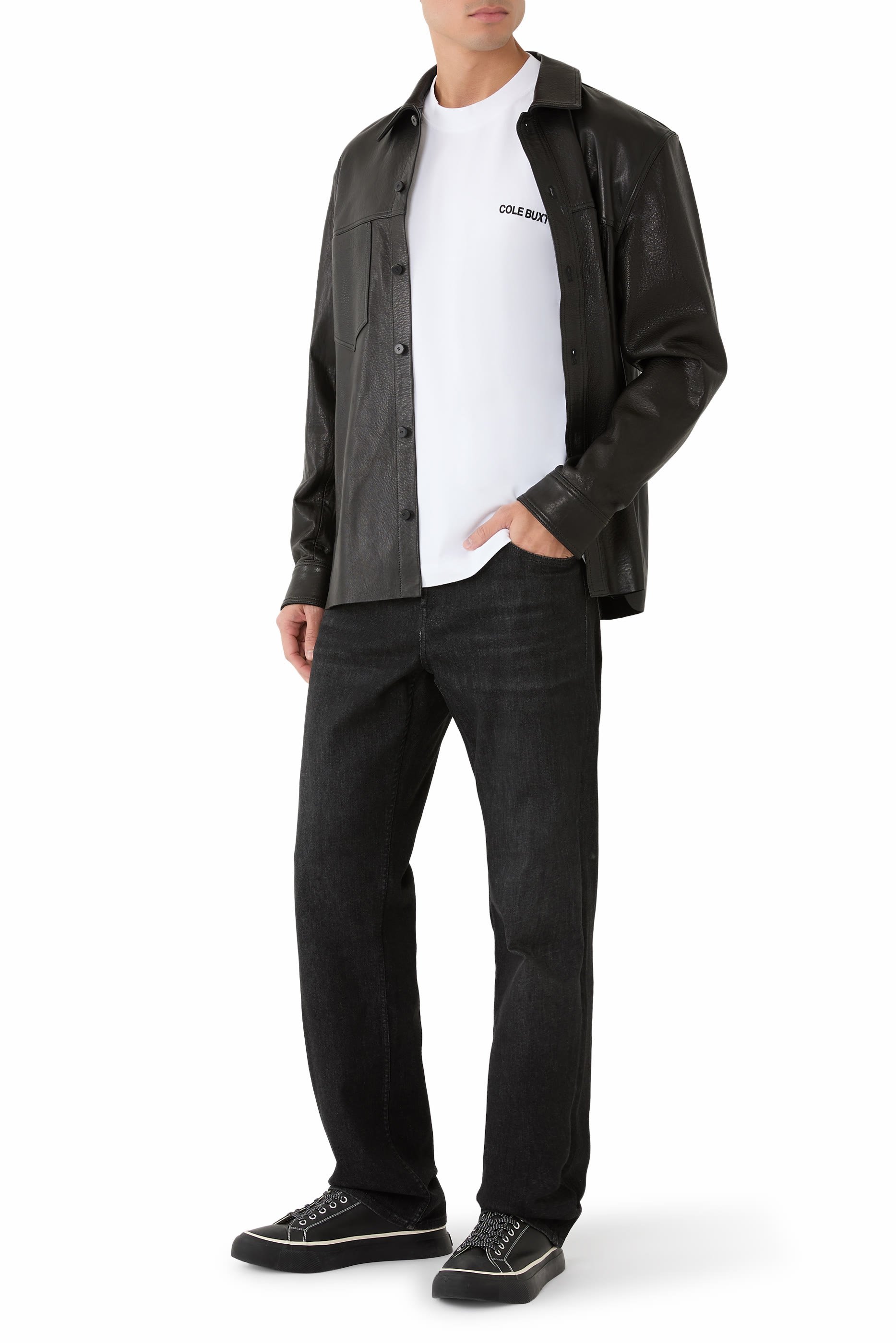 تيشيرت بشعار الماركة من تشكيلة الملابس الرياضية