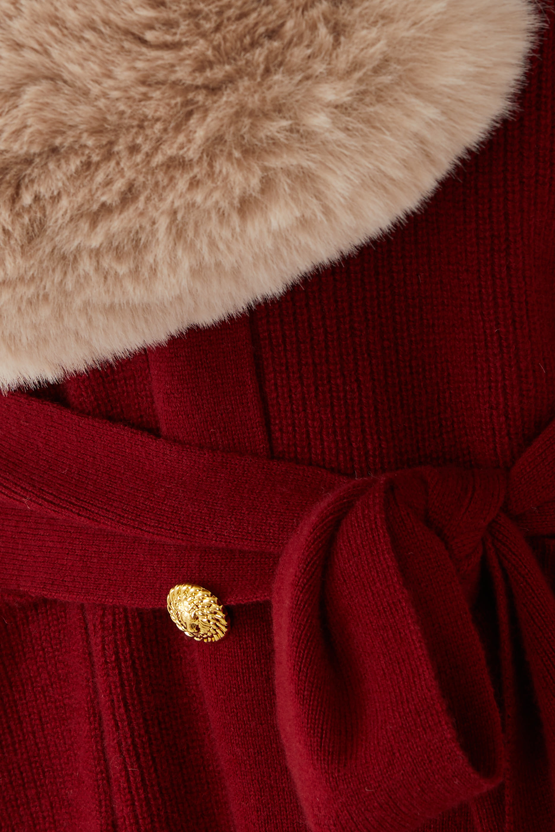 كارديجان بأساور من فرو صناعي ورباط