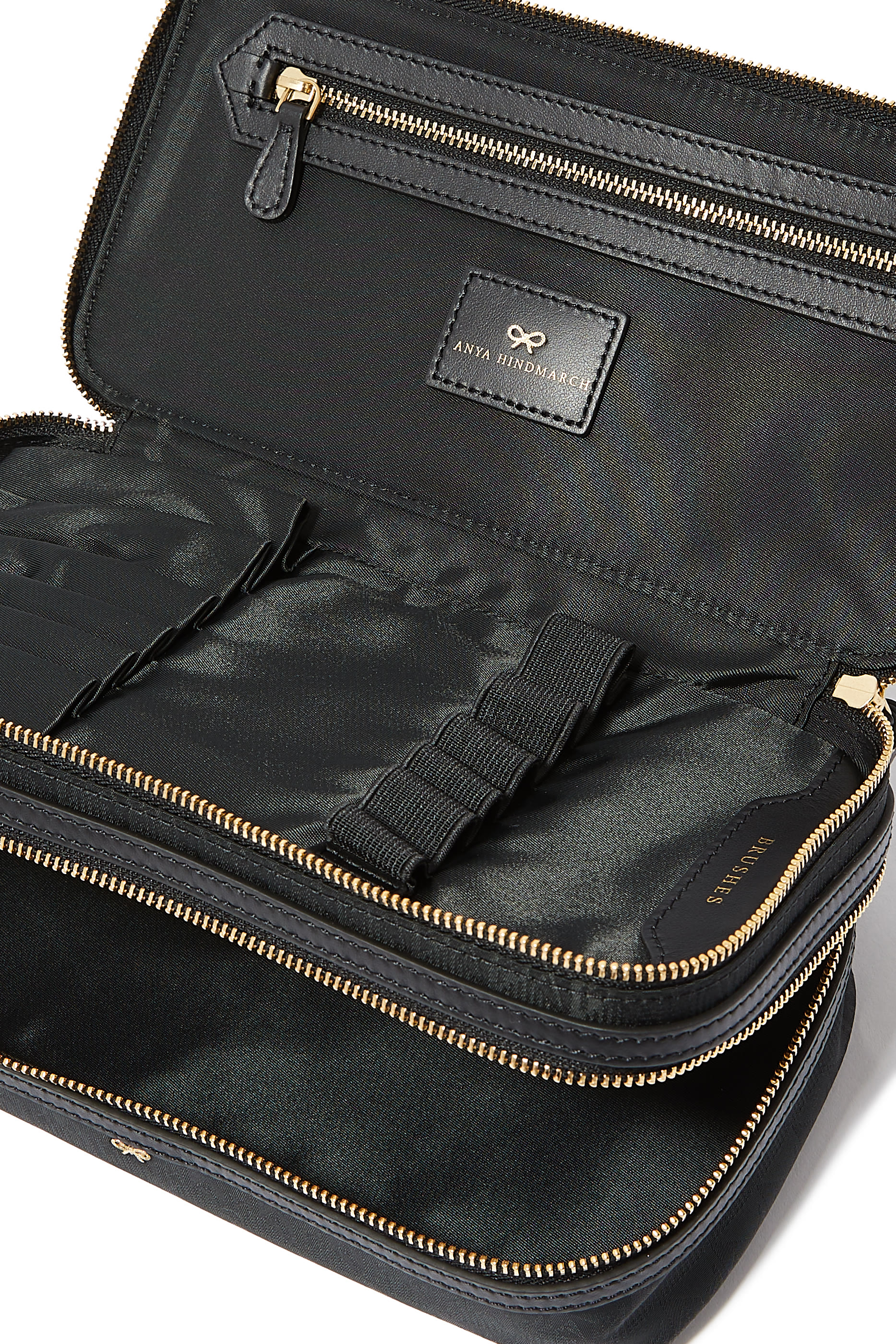 حقيبة مستحضرات تجميل بشعار الماركة نايلون