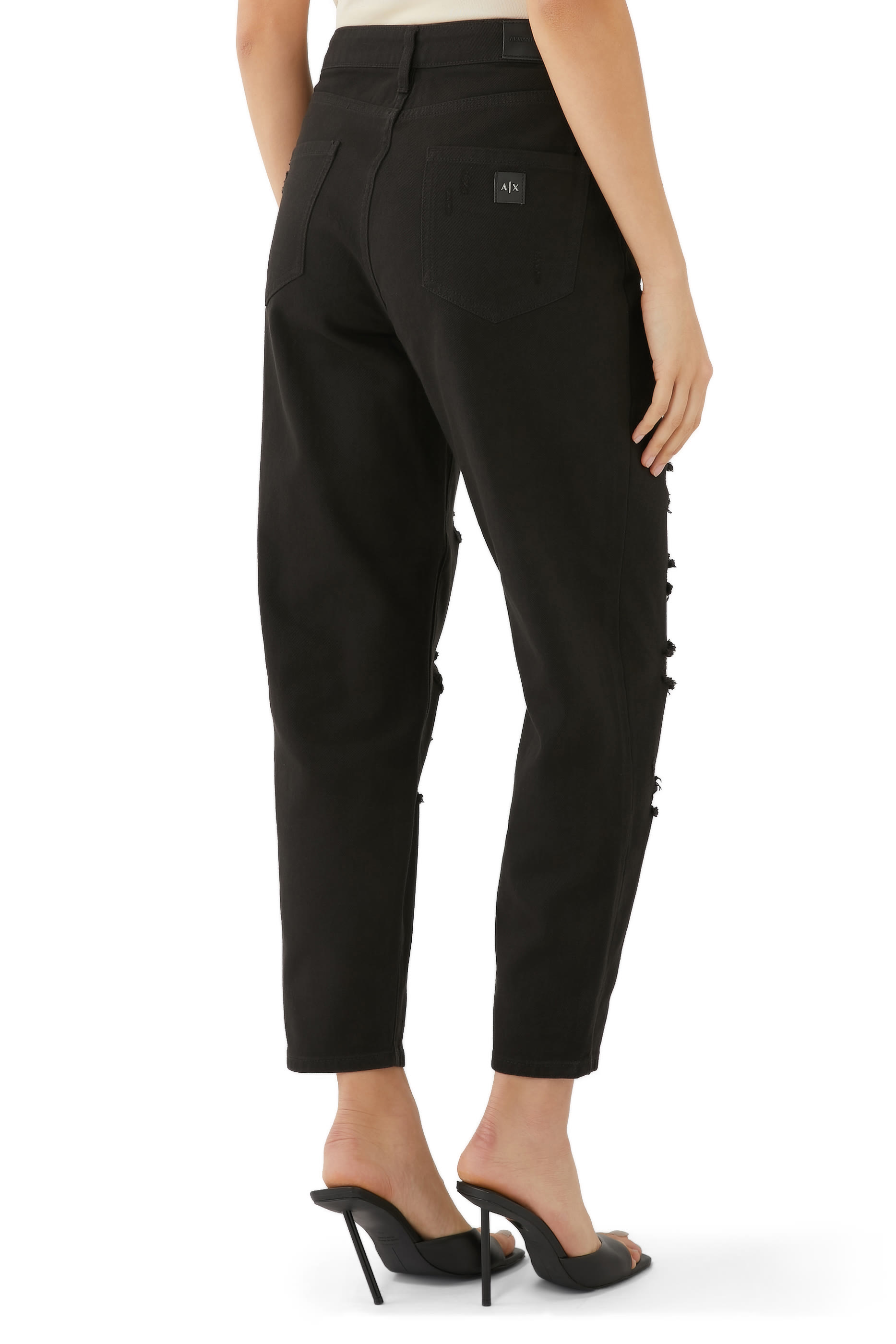 بنطال جينز مريح بتفاصيل ممزقة