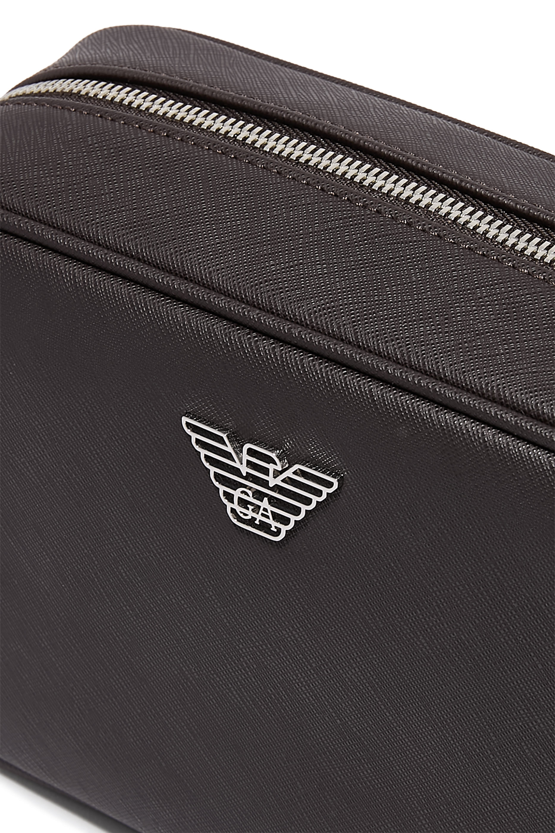 حقيبة مستحضرات عناية شخصية بشعار الماركة للسفر