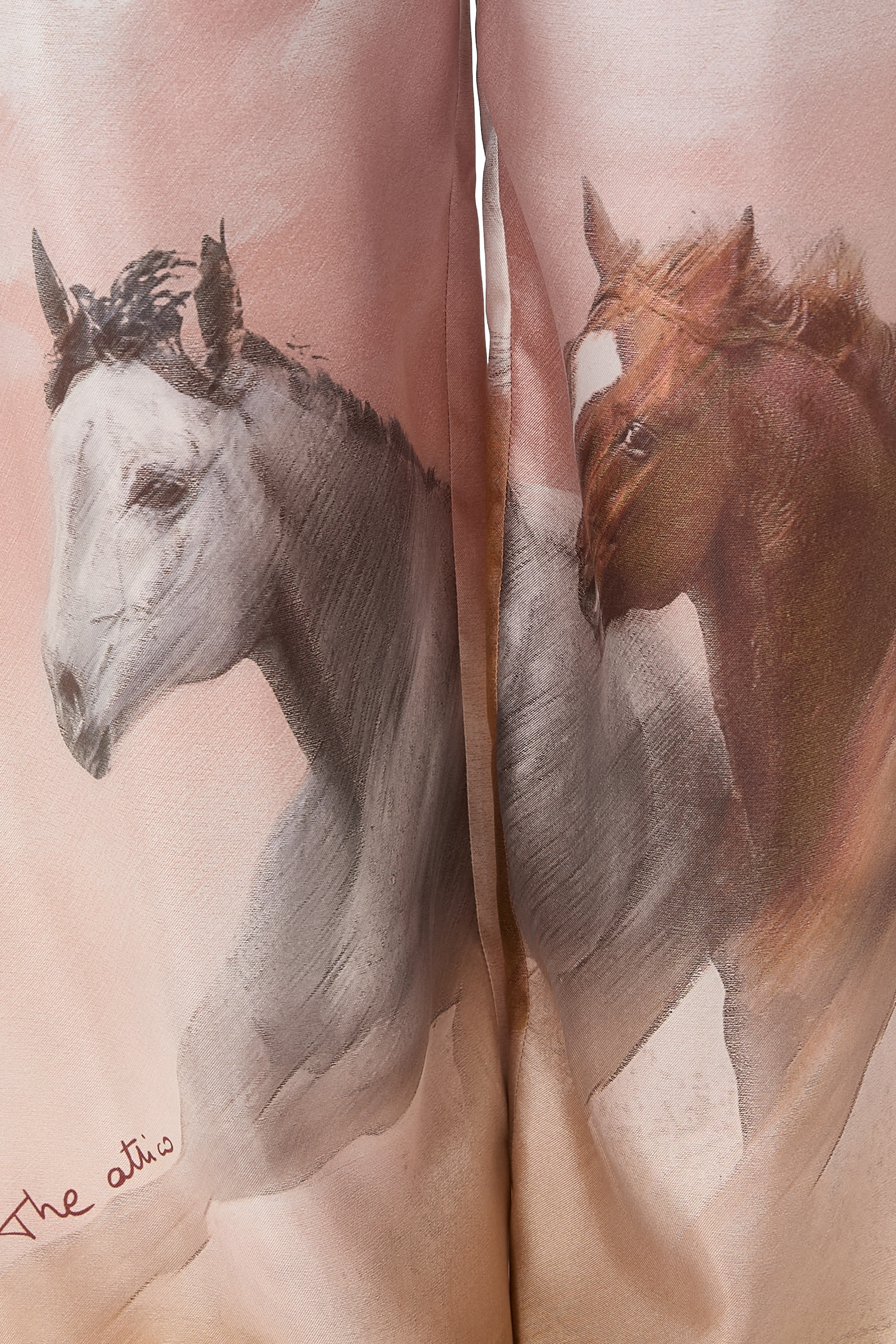 بنطال طويل بنقشة حصان