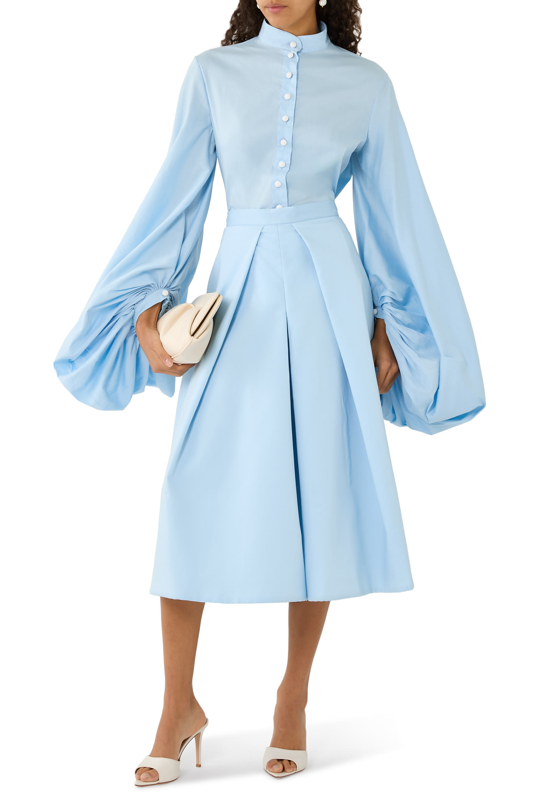 بنطال قصير بخصر مرتفع وطيات أمامية