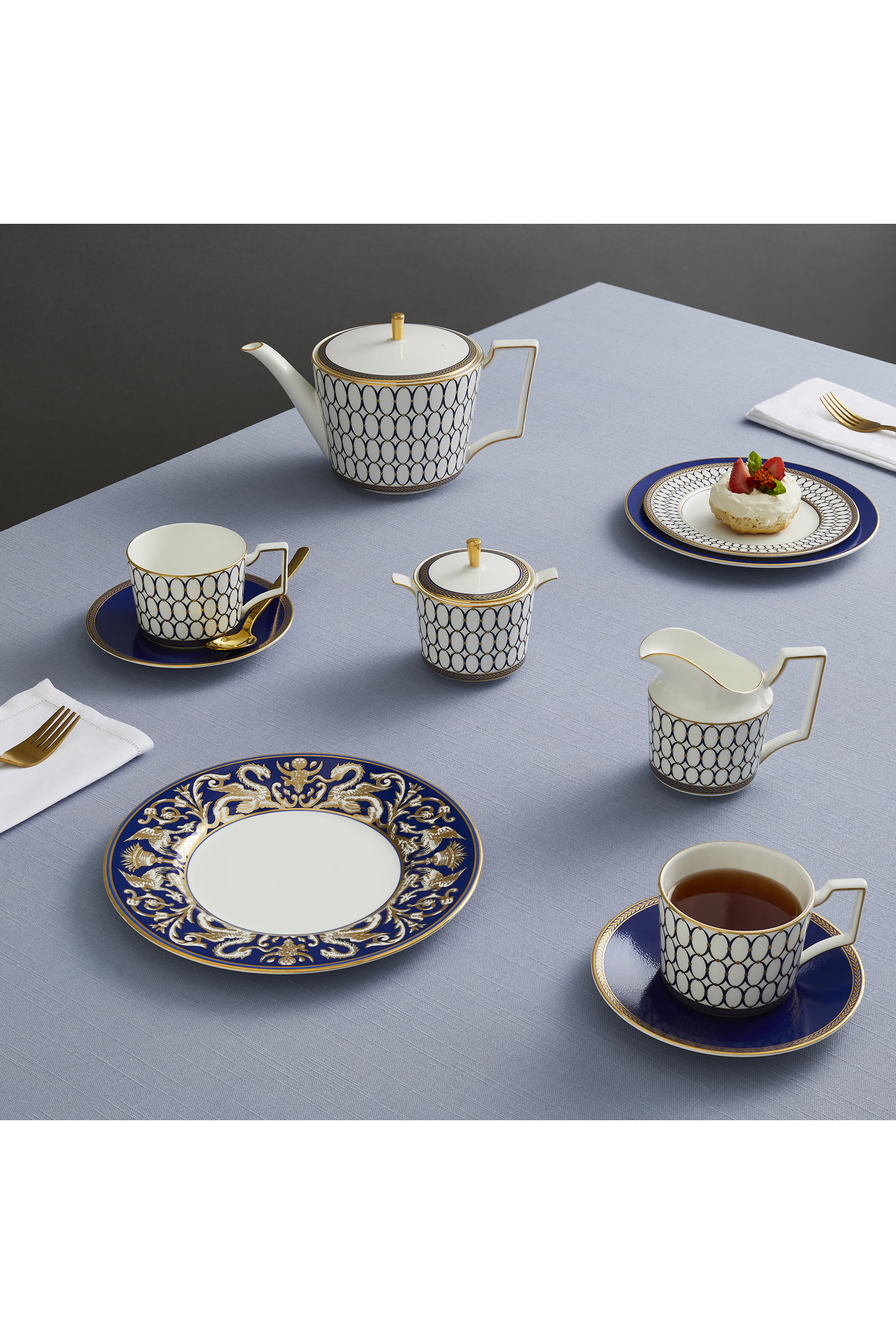 وعاء معكرونة رينيسانس ذهبي