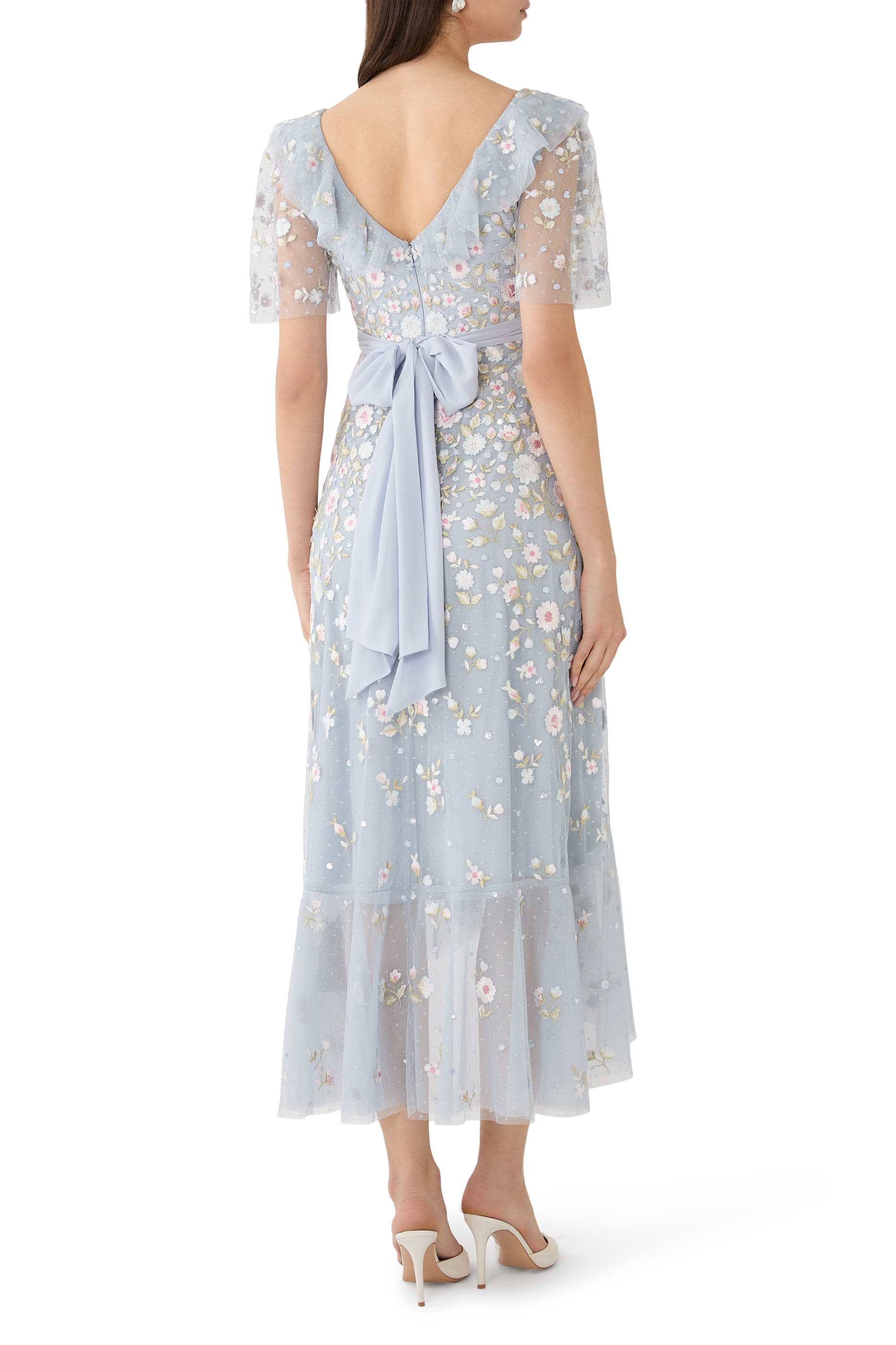 فستان ايثيريال بكشكش ومطرز بزهور وطول الكاحل