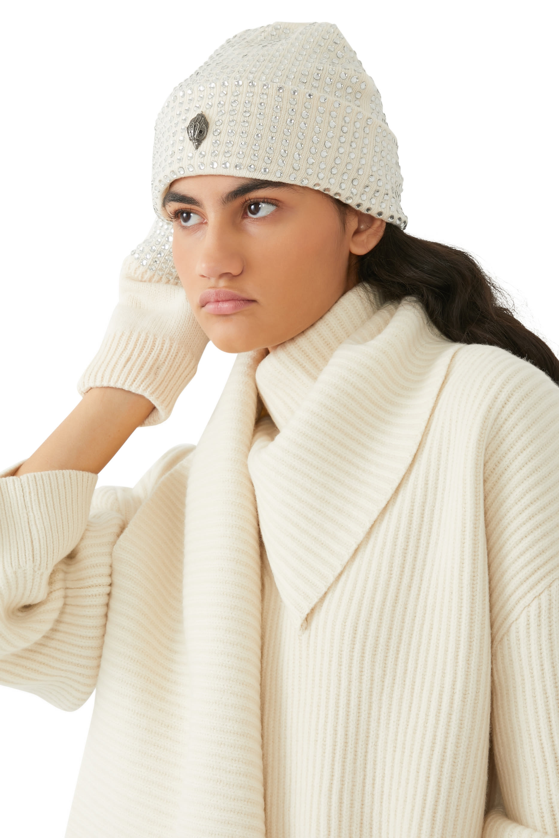 قبعة بيني بشعار الماركة مرصعة بالكريستال