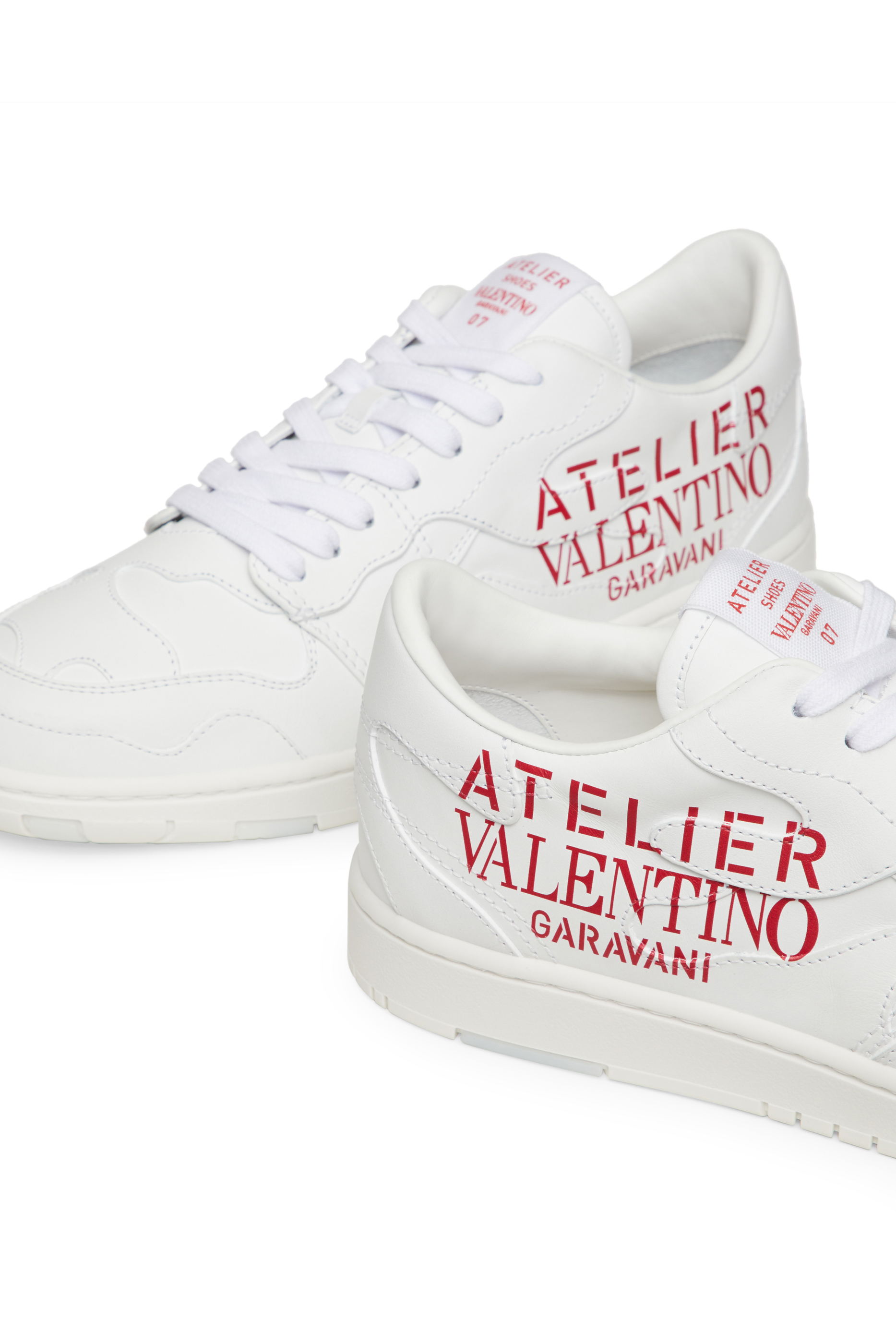 سنيكرز فالنتينو غارافاني أتيليه 07 بتصميم أسفل الكاحل ونقشة مموهة