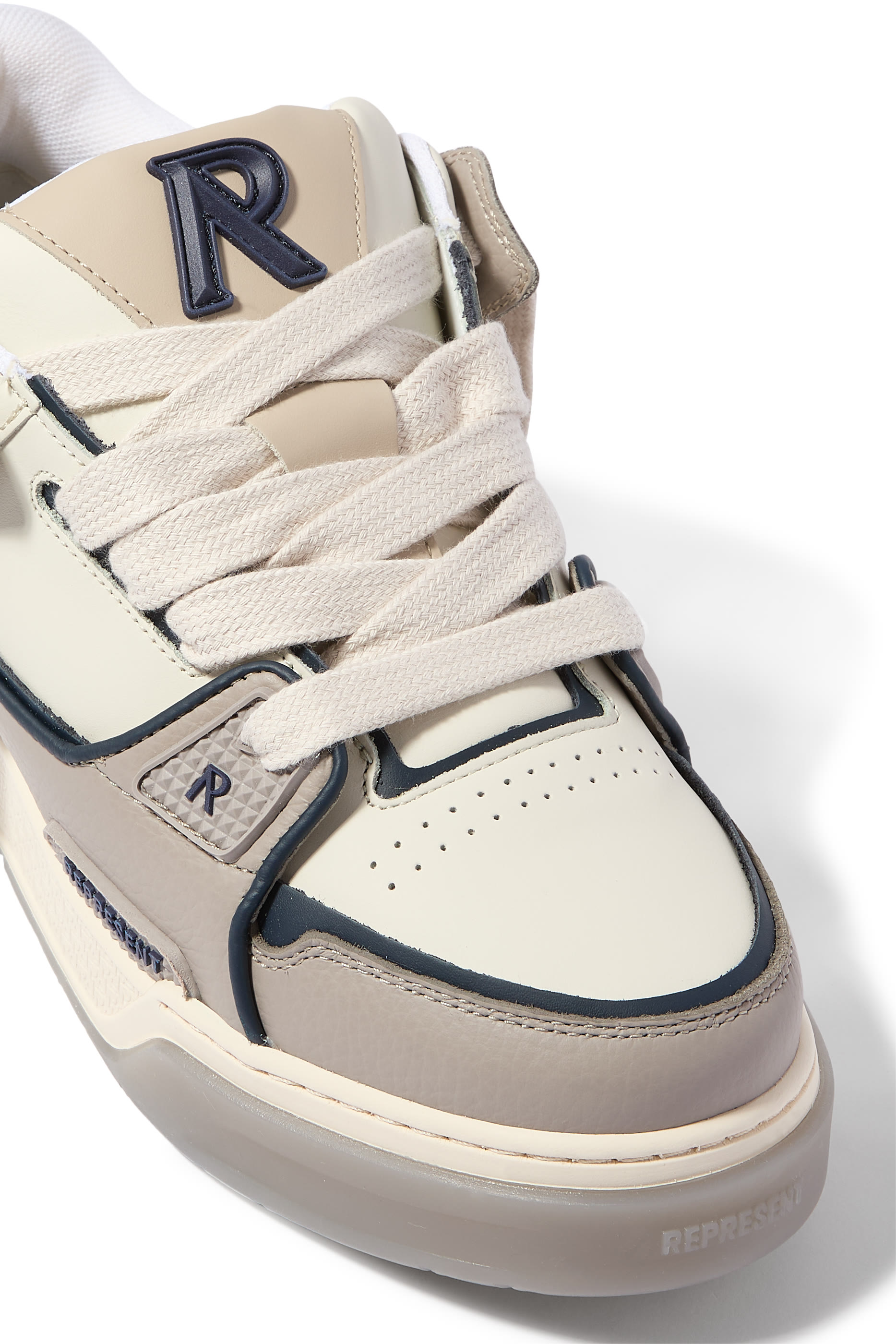 سنيكرز ستوديو