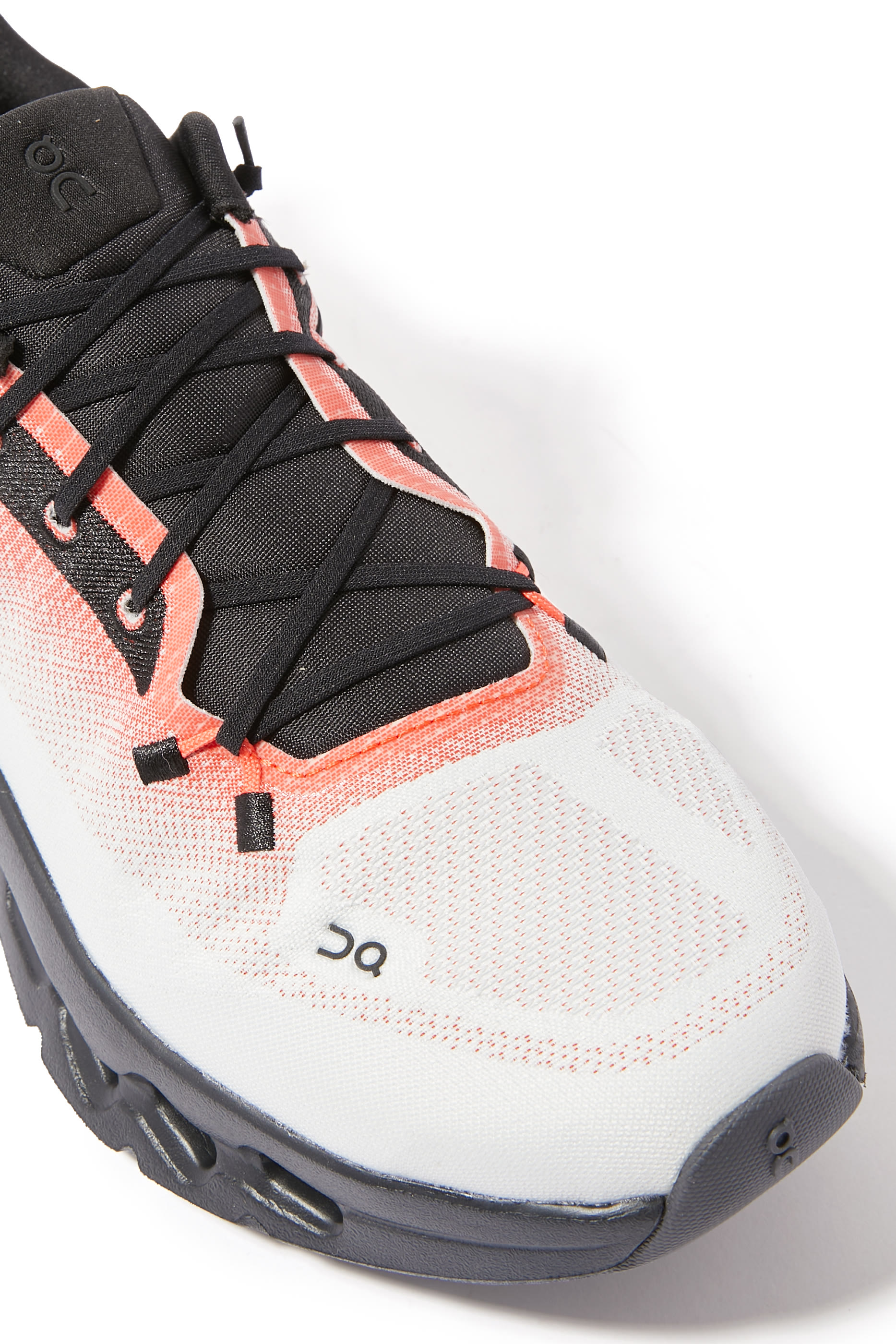 سنيكرز كلاودتيلت للنساء