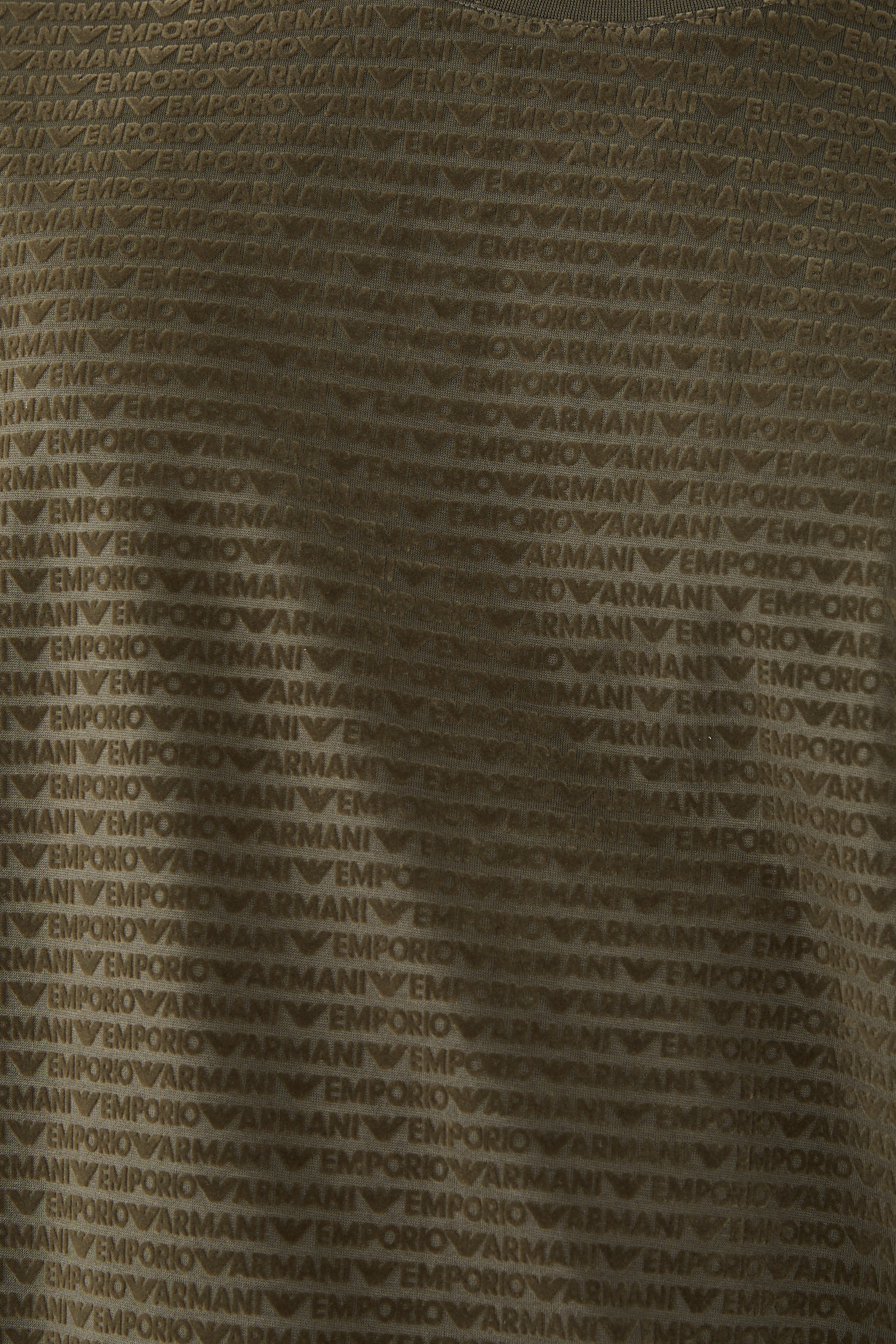 تيشيرت بشعار الماركة بالكامل