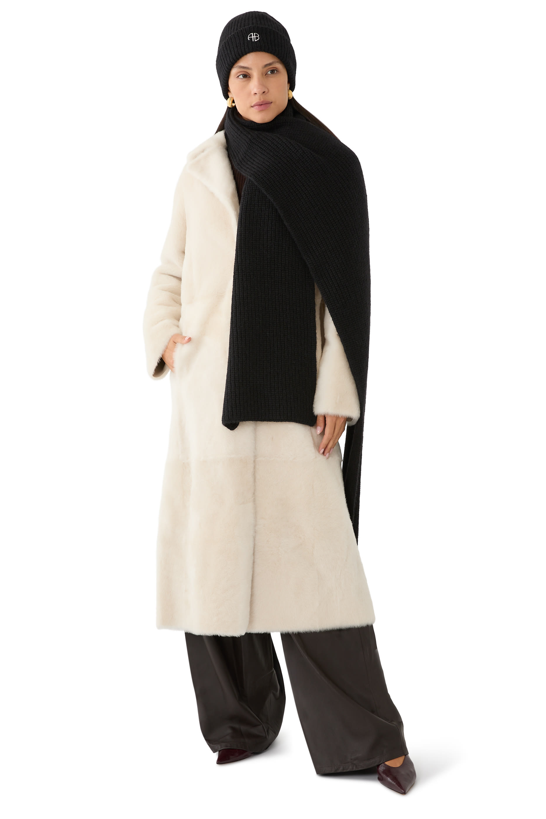 وشاح هانا برقعة بشعار الماركة