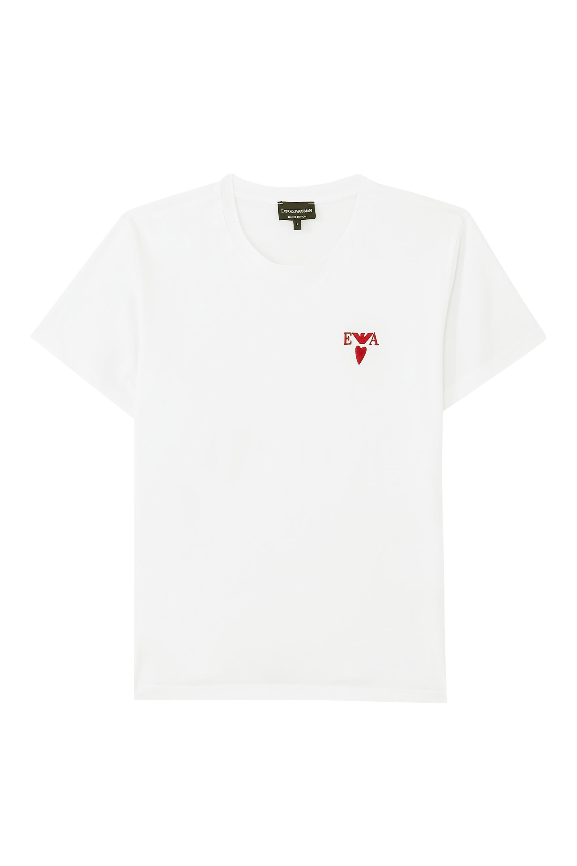 تيشيرت مطرز بقلب وشعار الماركة على الصدر