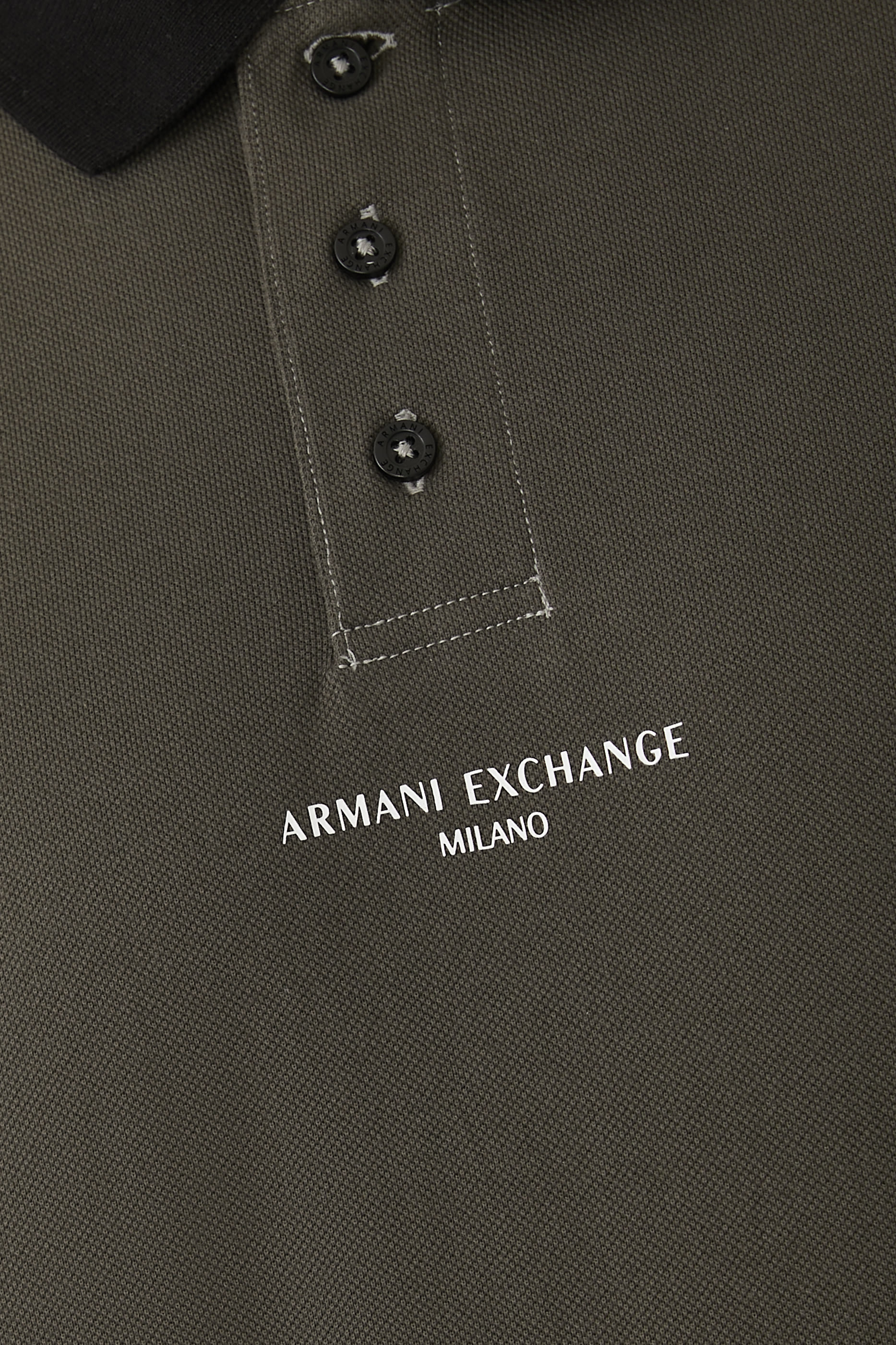 قميص بولو بشعار الماركة