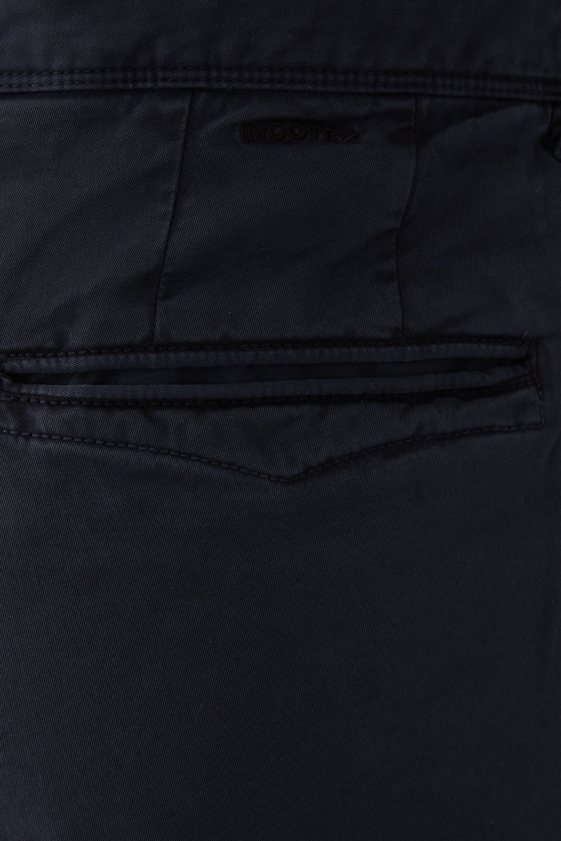 بنطال إنكوتكس