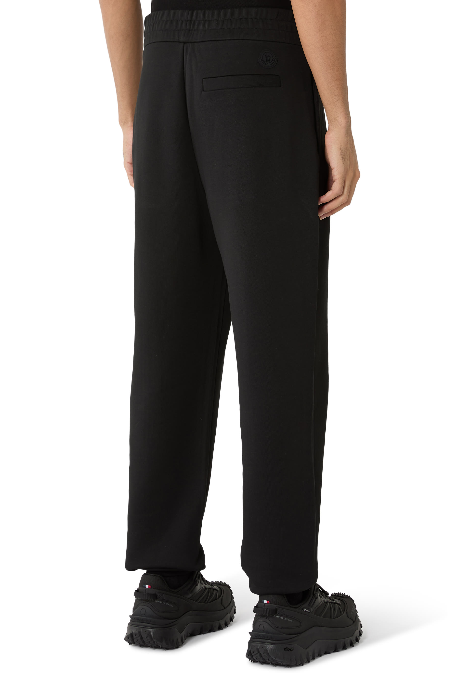 بنطال رياضي بشعار الماركة قطن