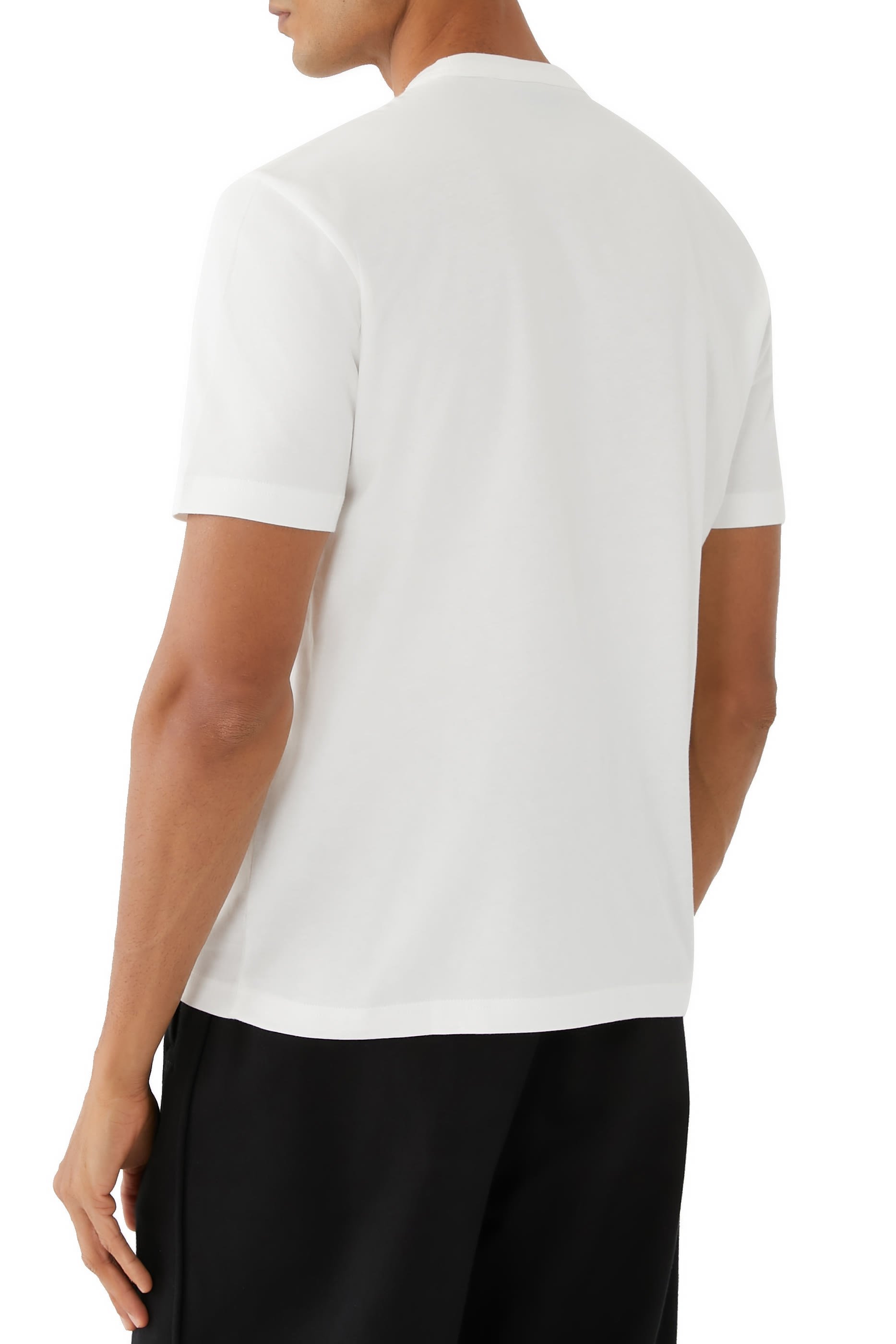 تيشيرت بطبعات خط على الصدر