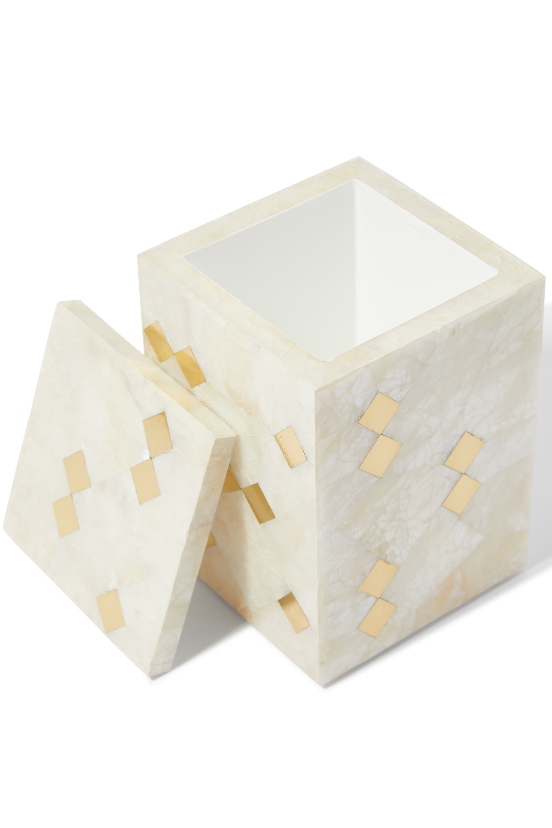 صندوق بتصميم مربع صدف