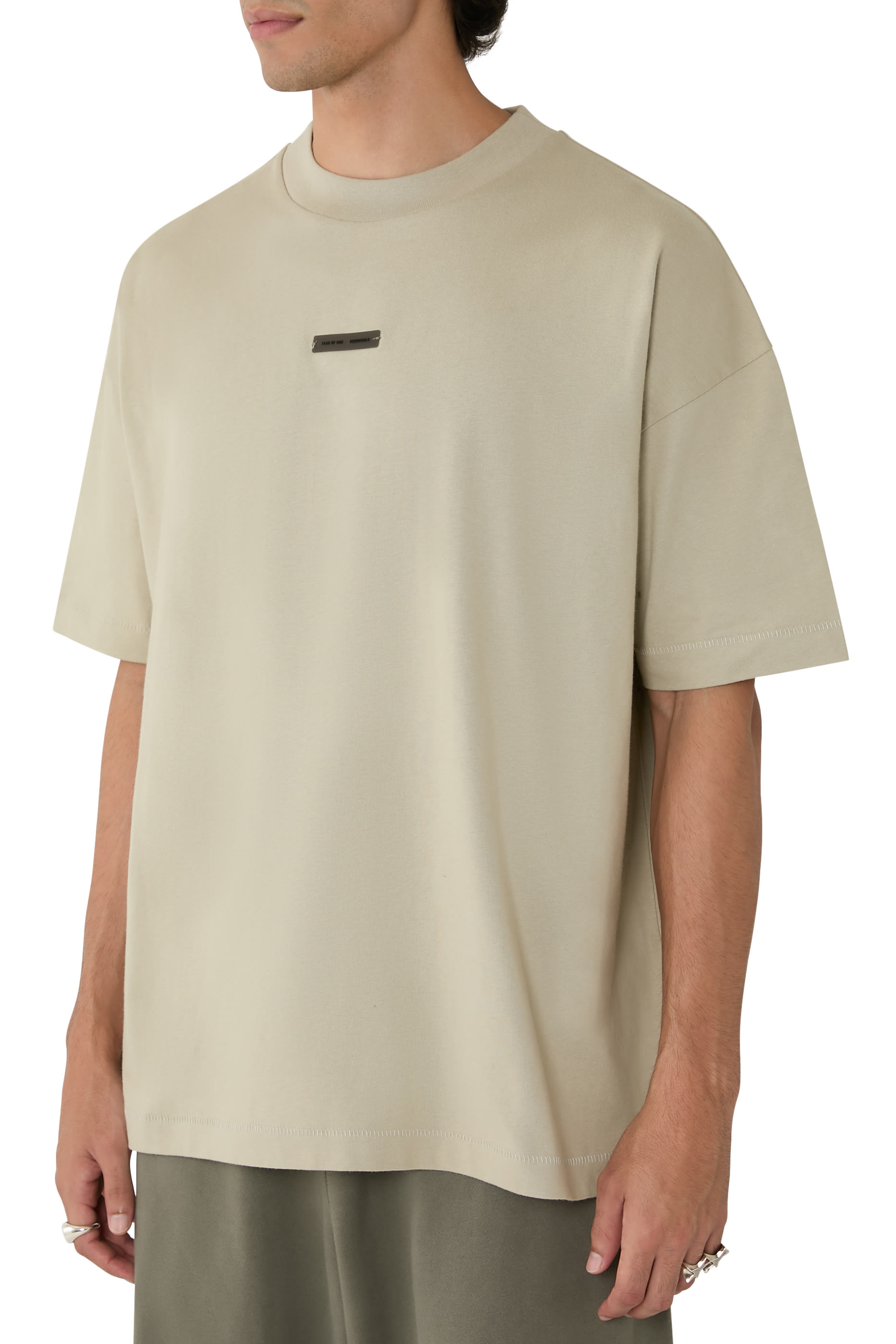 تيشيرت مزين بشعار الماركة