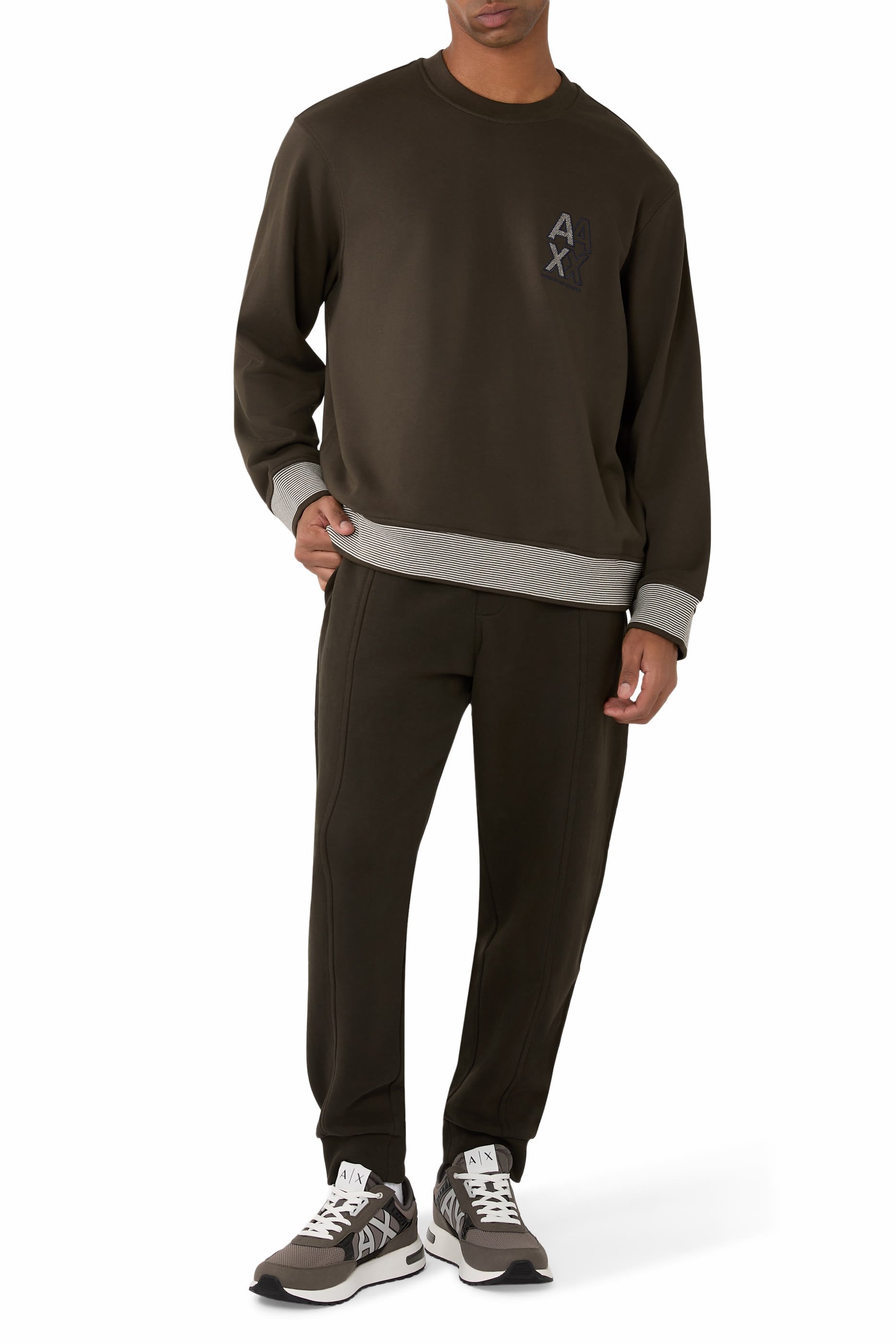 سنيكرز بأربطة وشعار الماركة بملمس بارز