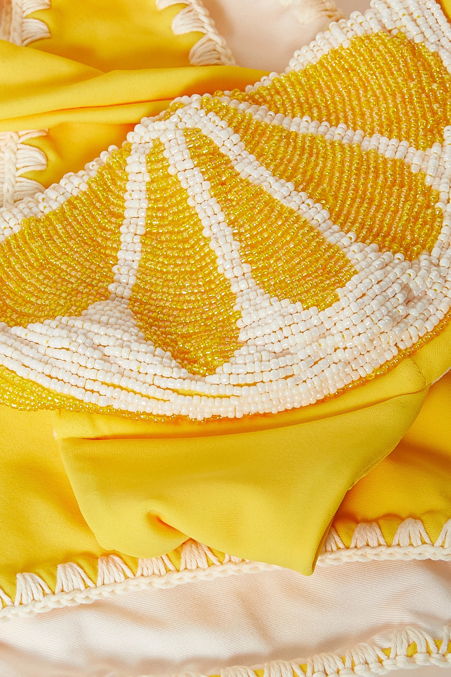 طقم بيكيني بحمالة صدر بتفاصيل ليمون