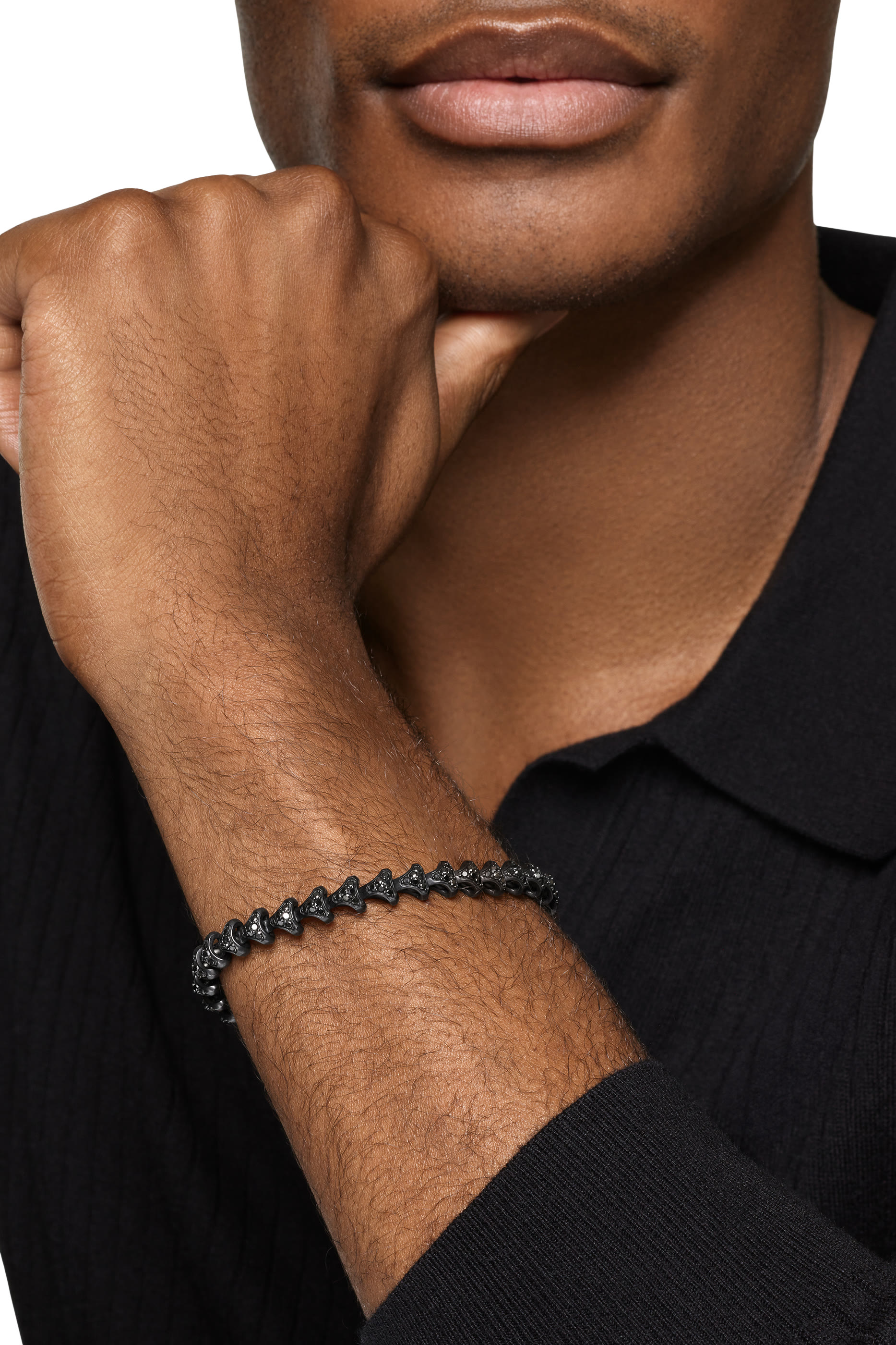 سوار أرموري بتصميم حلقات مرصع بماس أسود، تيتانيوم أسود