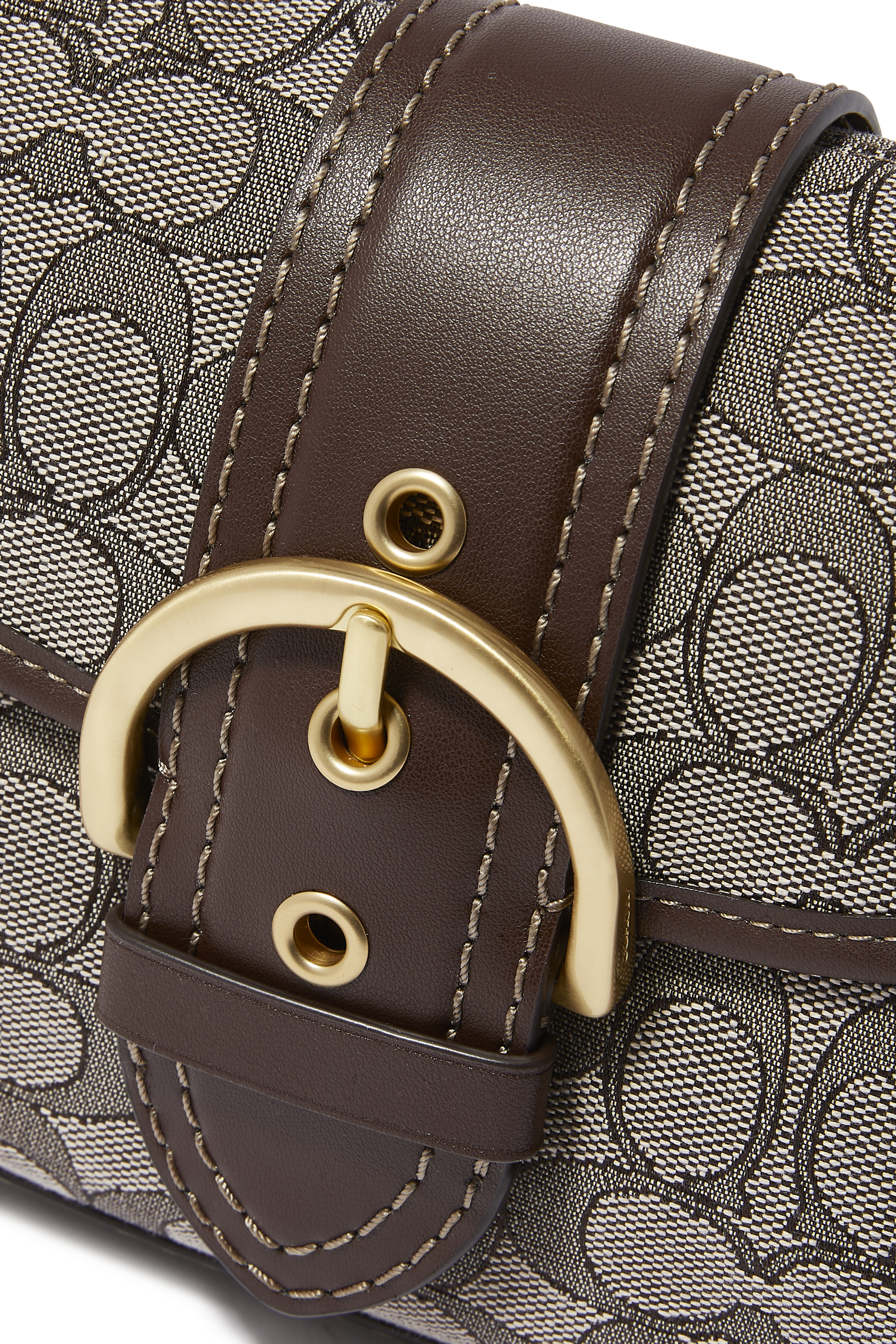 حقيبة هوبو بحرف شعار الماركة