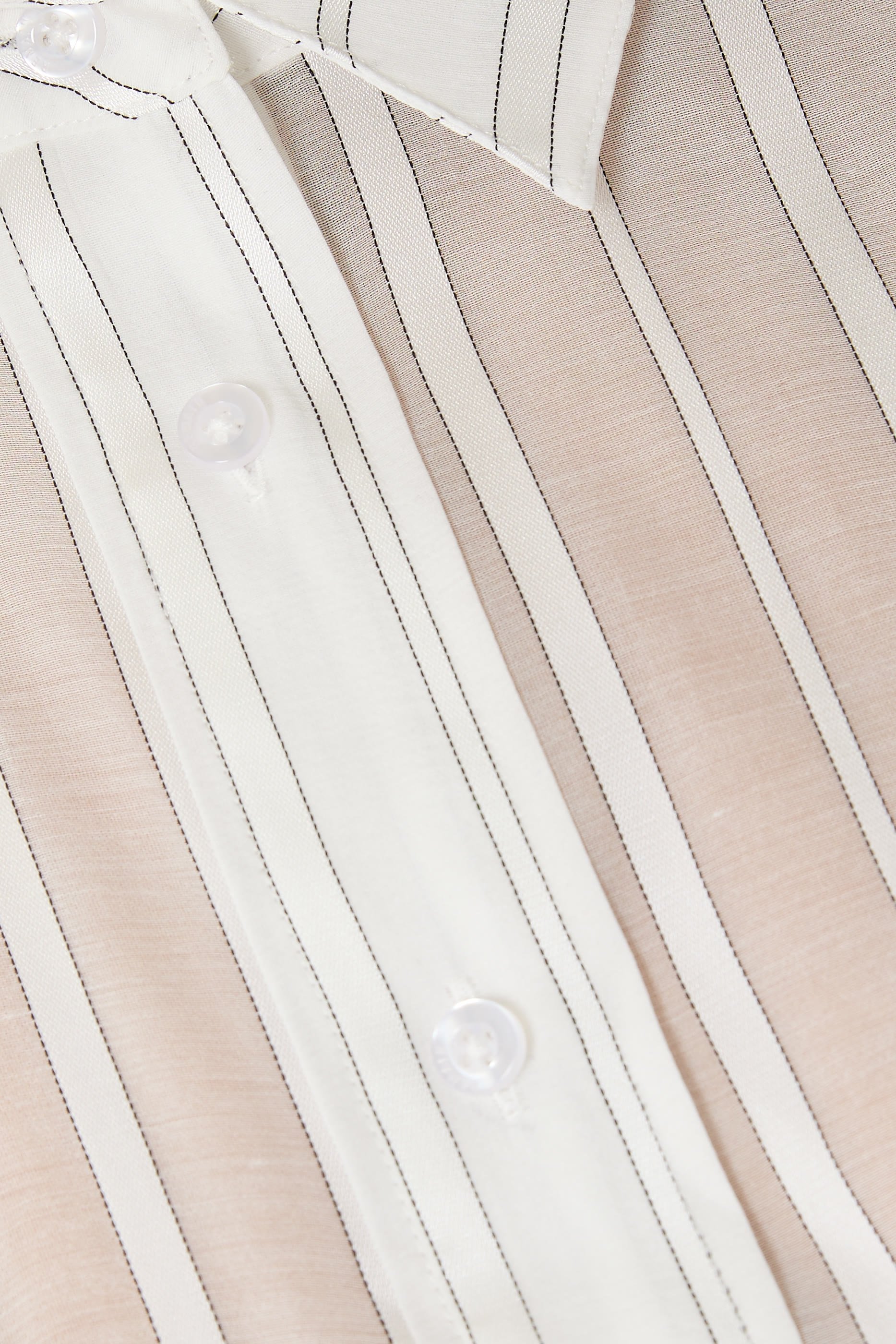 قميص بقصة فضفاضة