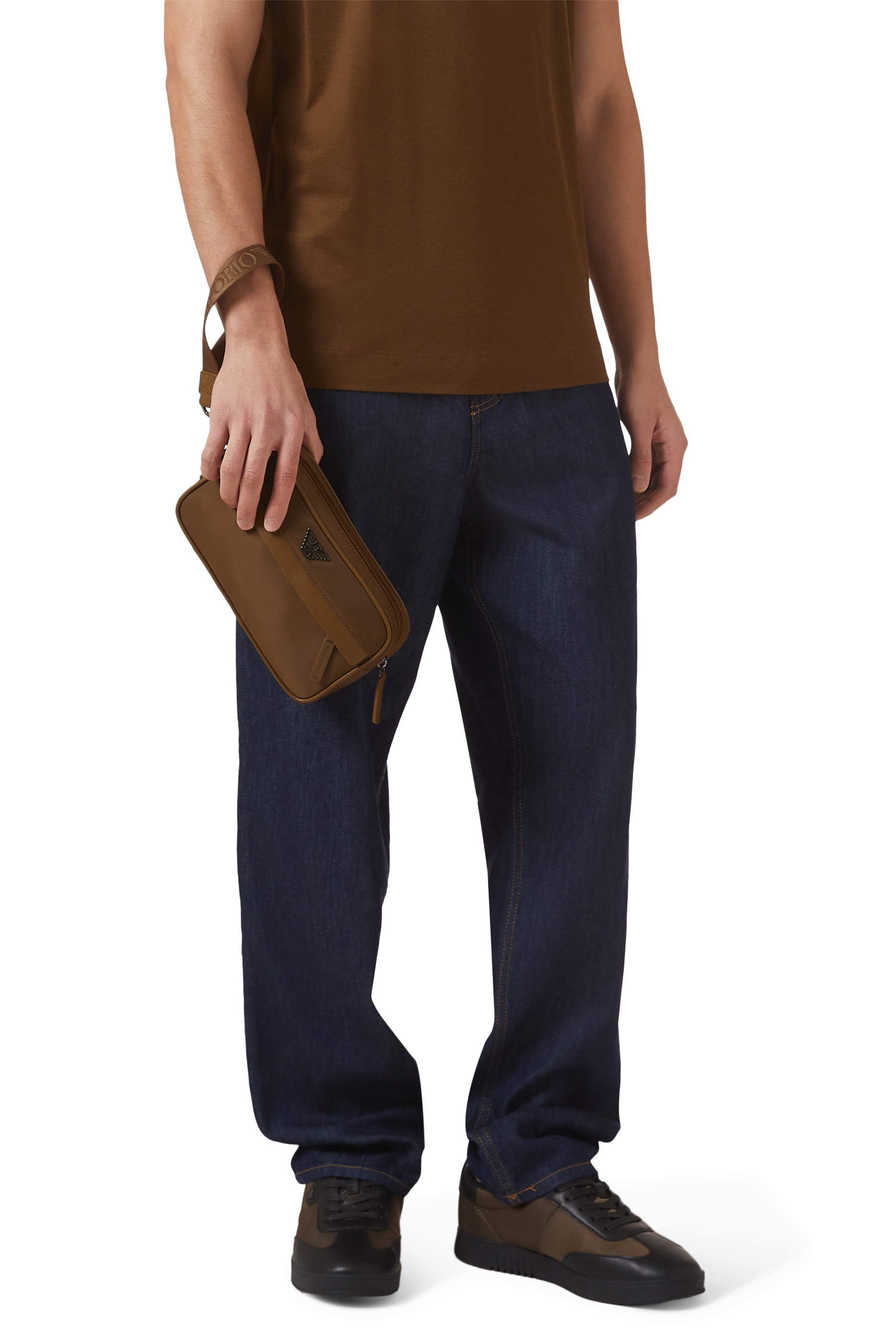 حقيبة مستحضرات العناية الشخصية بحلية معدنية بشعار الماركة