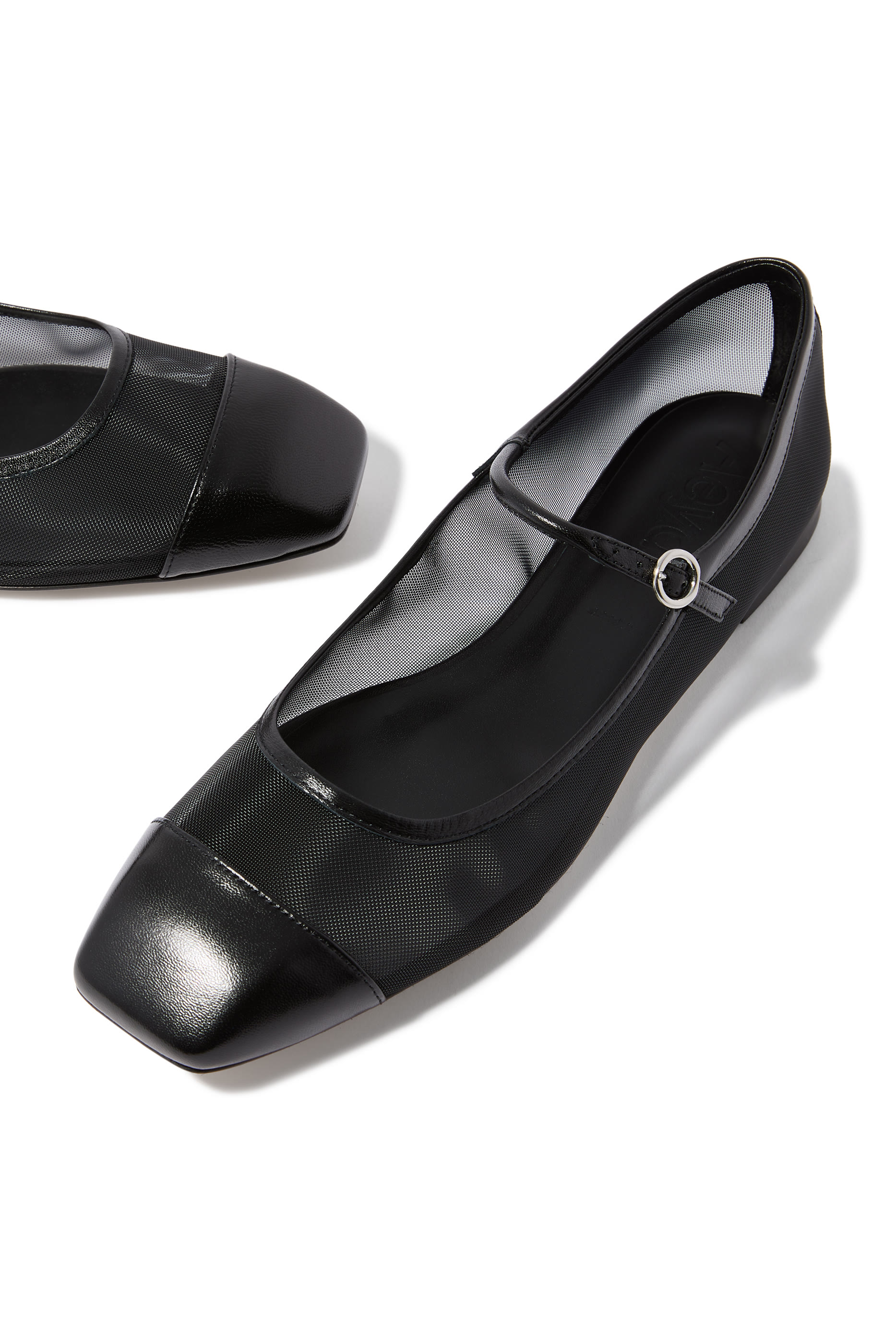 حذاء يوما ماري جين بنعل مسطح ومقدمة مربعة قماش مسامي