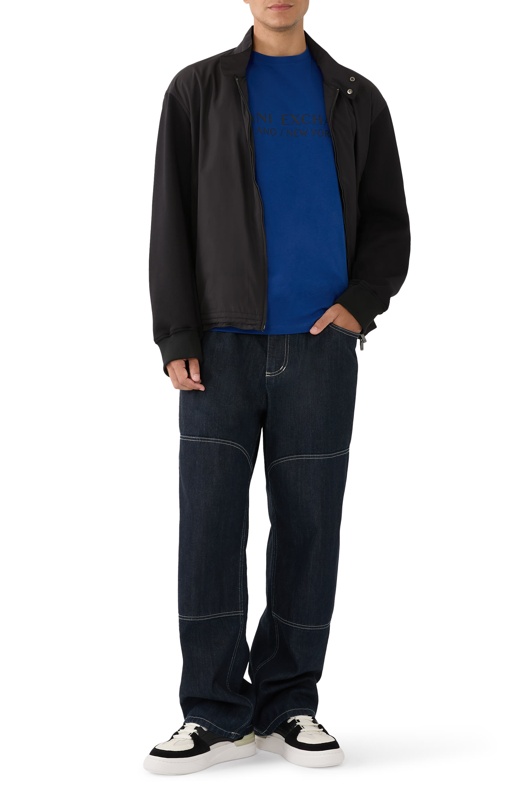 تيشيرت بشعار الماركة بقصة عادية